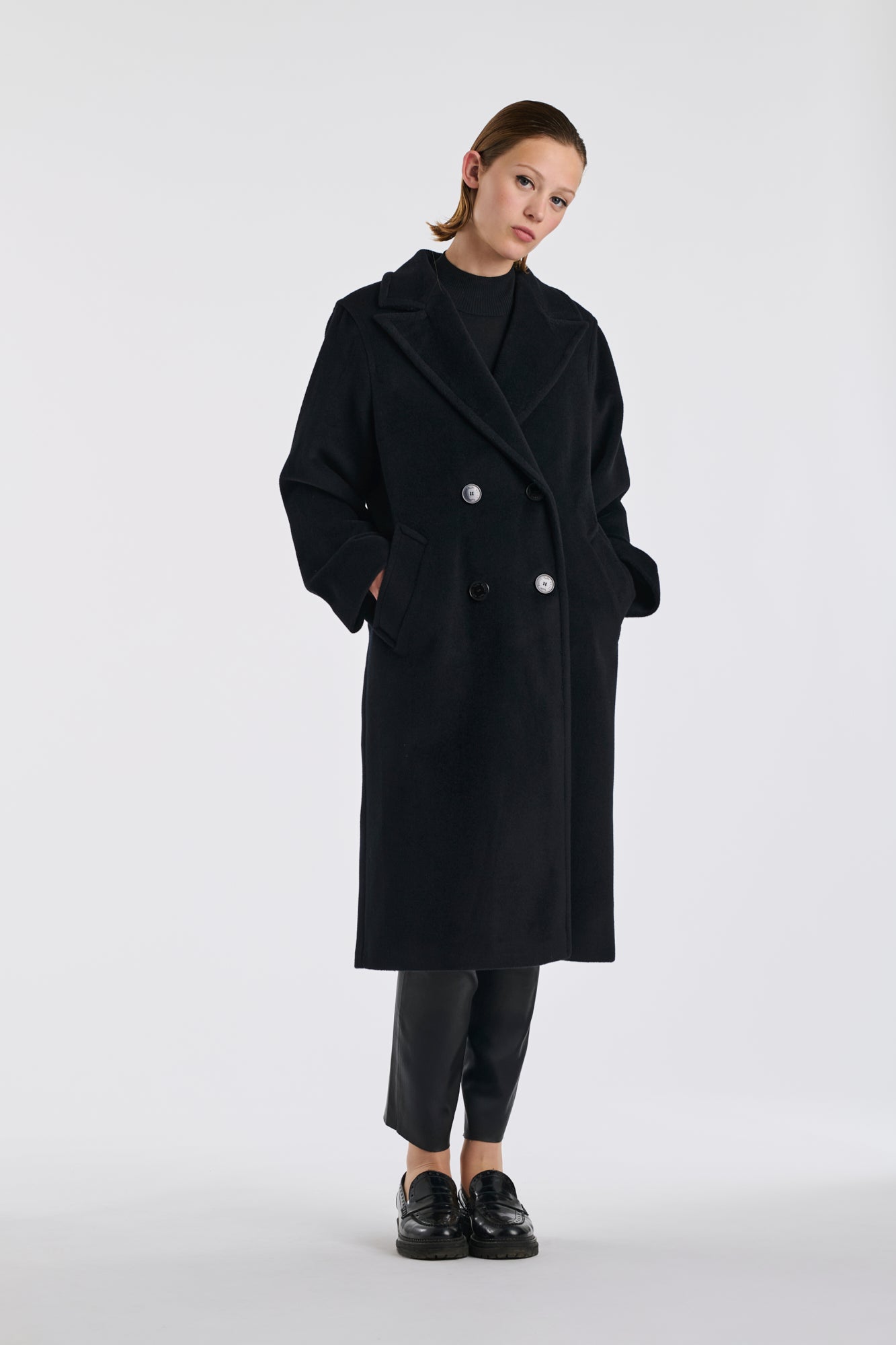 Manteau à double boutonnage en laine vierge