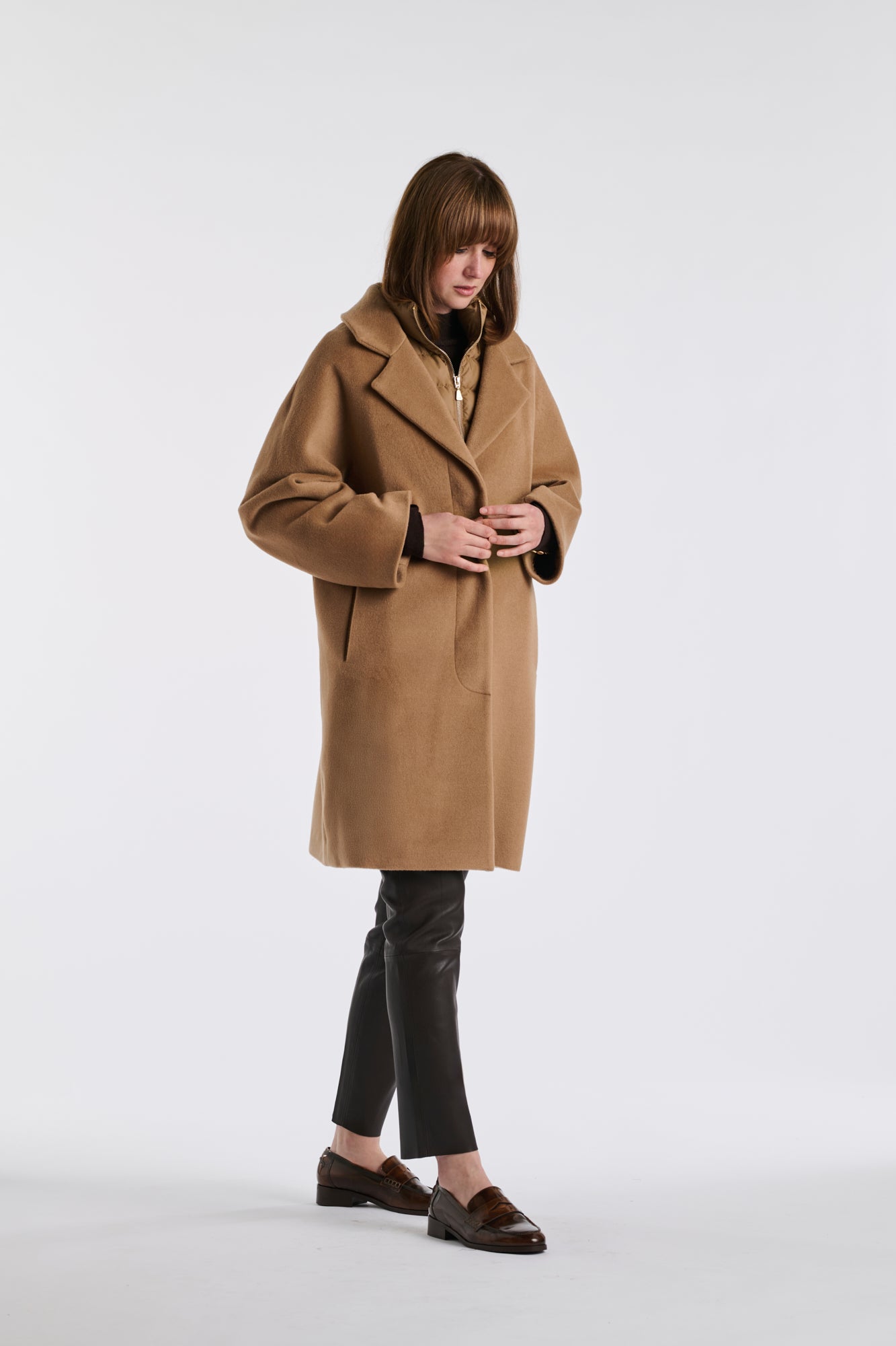 Virgin wool and ultra-light down coat