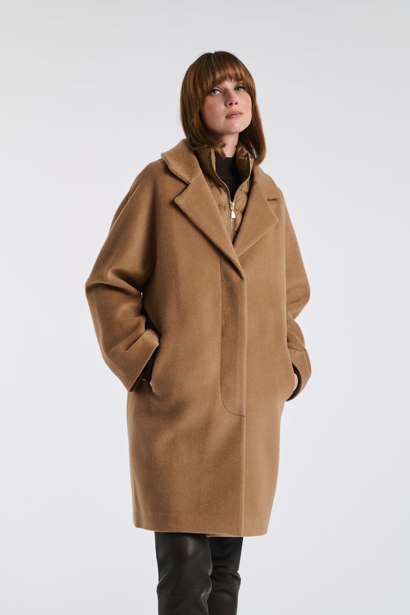 Virgin wool and ultra-light down coat