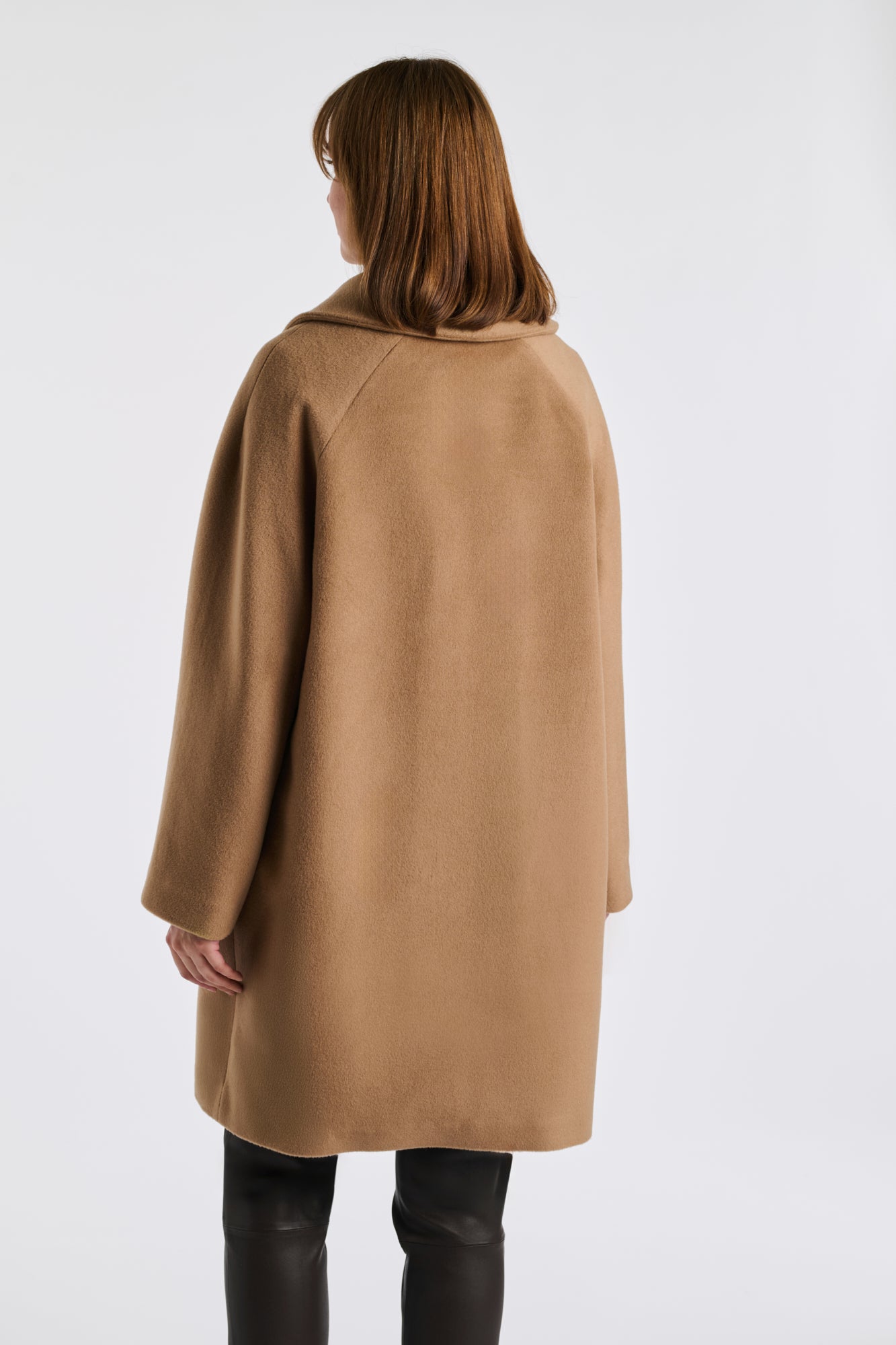 Virgin wool and ultra-light down coat