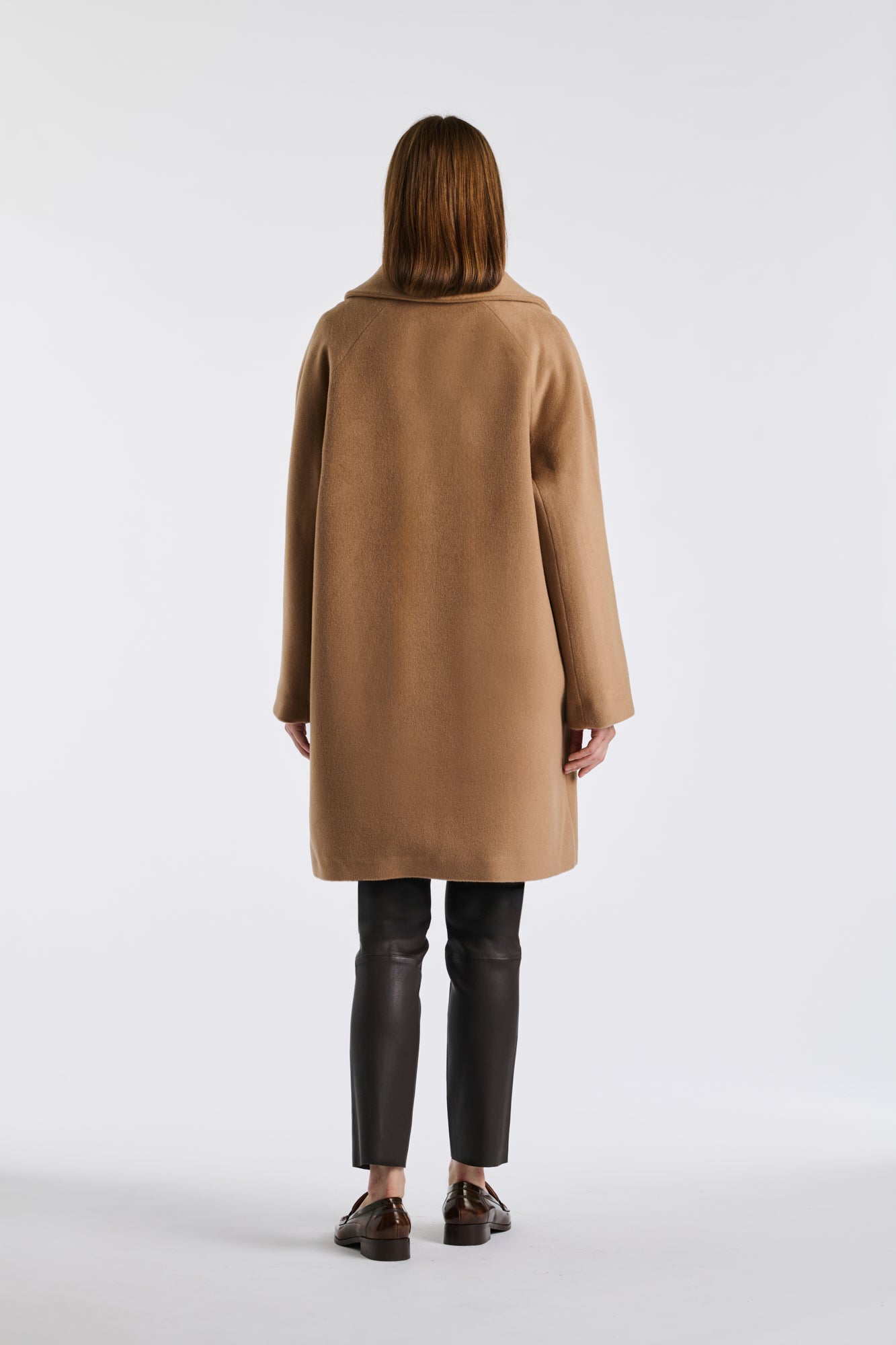 Virgin wool and ultra-light down coat