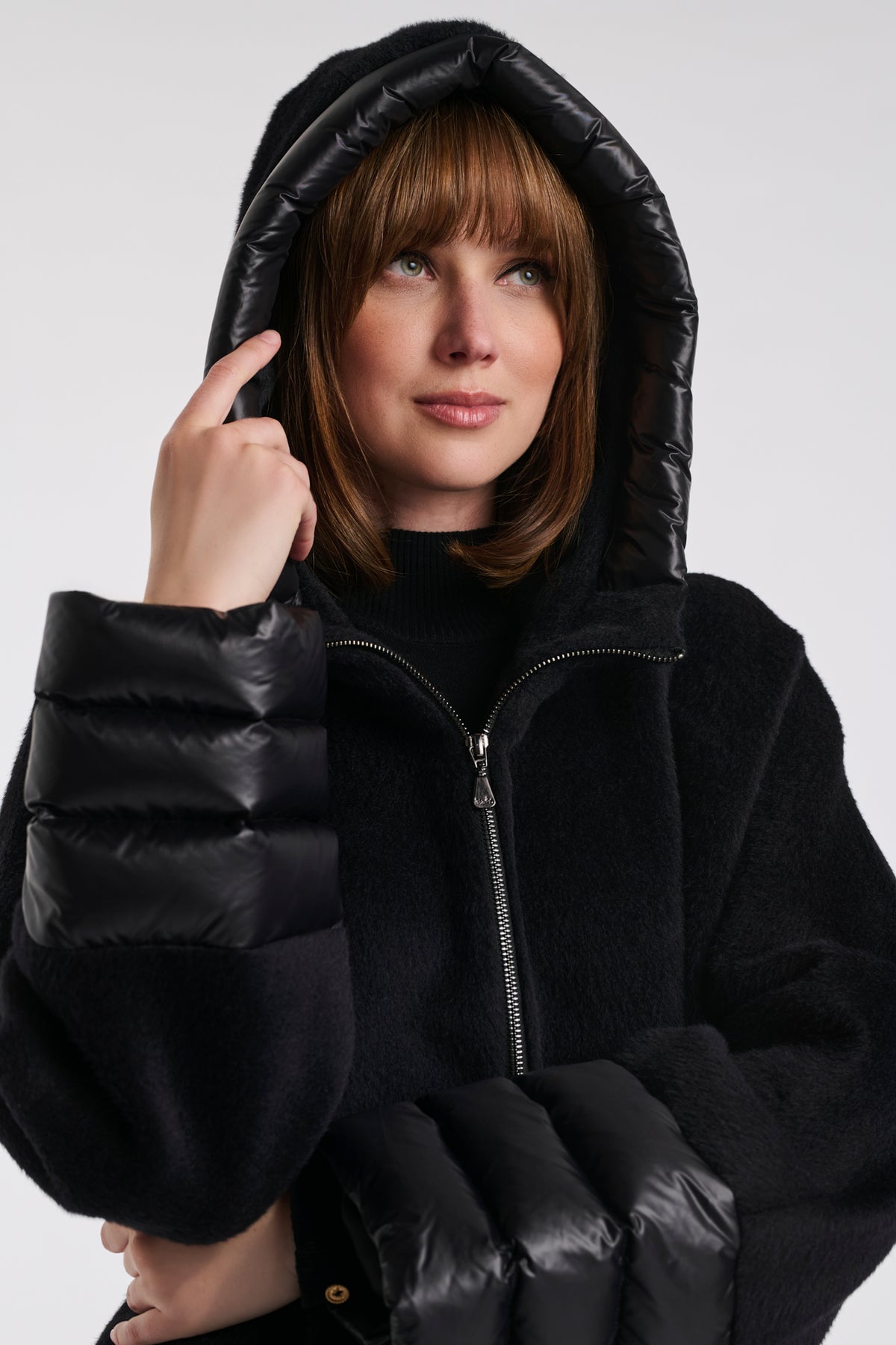 Manteau à capuche en laine vierge matelassé