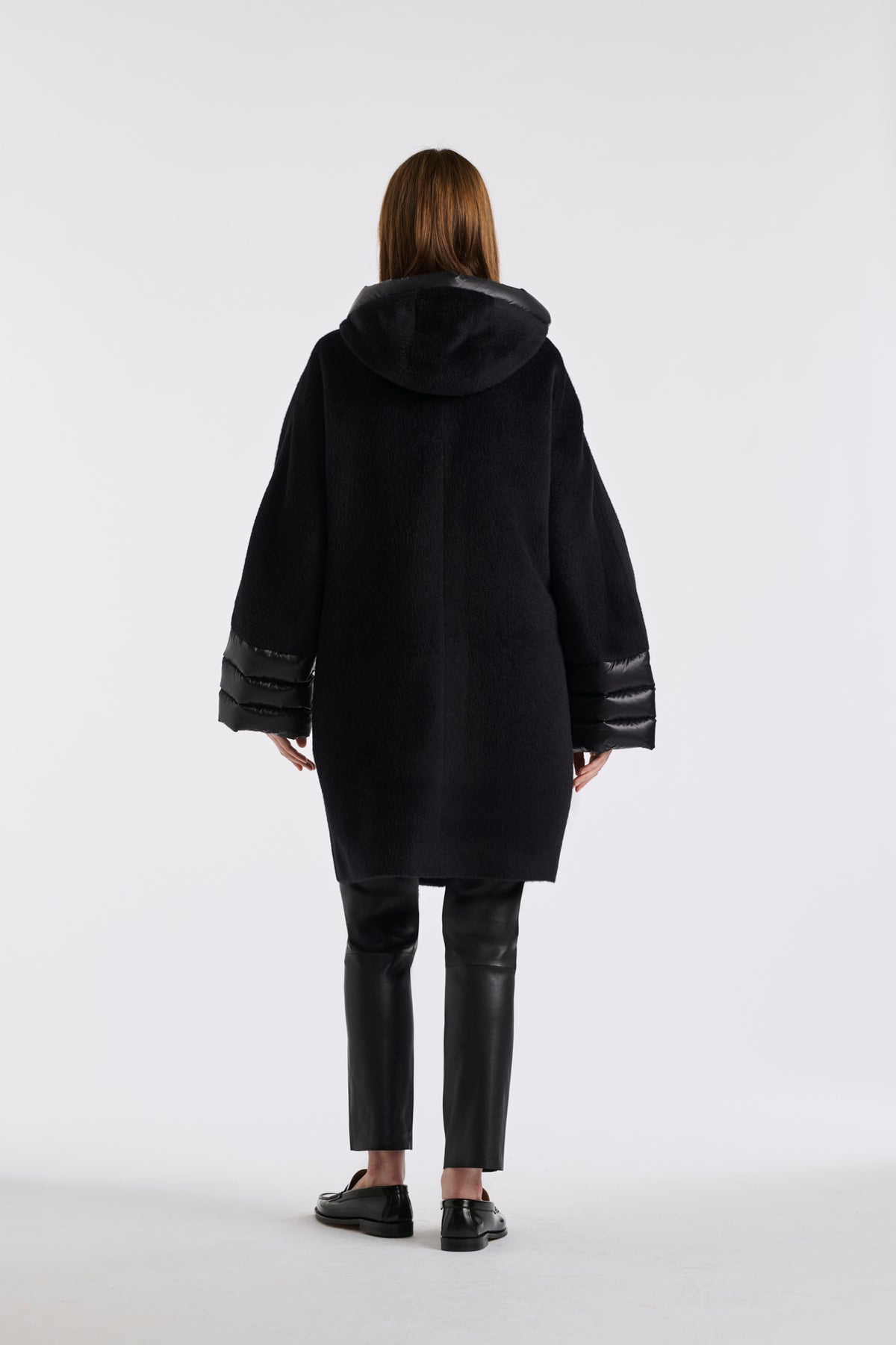 Manteau à capuche en laine vierge matelassé