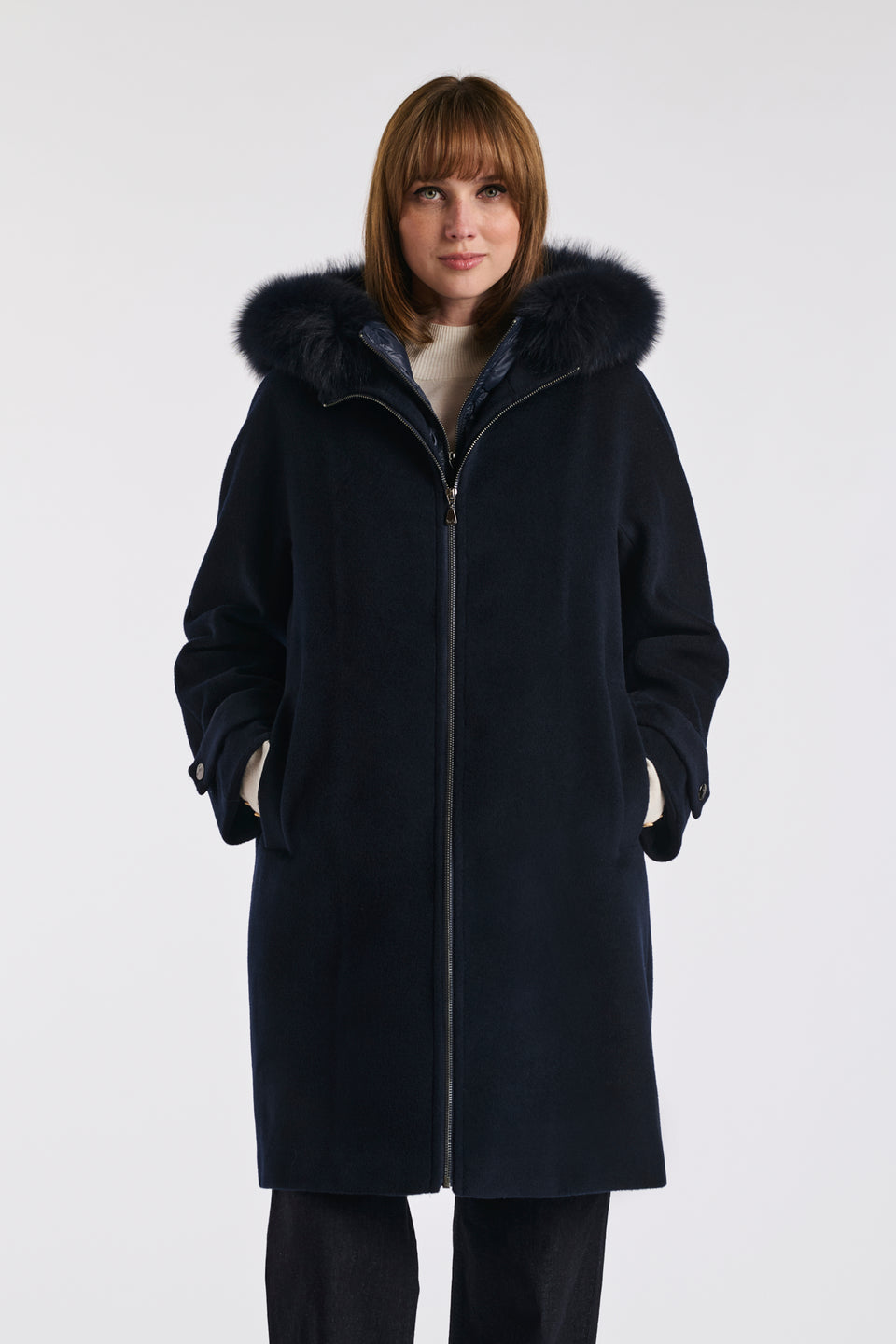 Manteau à capuche matellassée en laine vierge et fourrure
