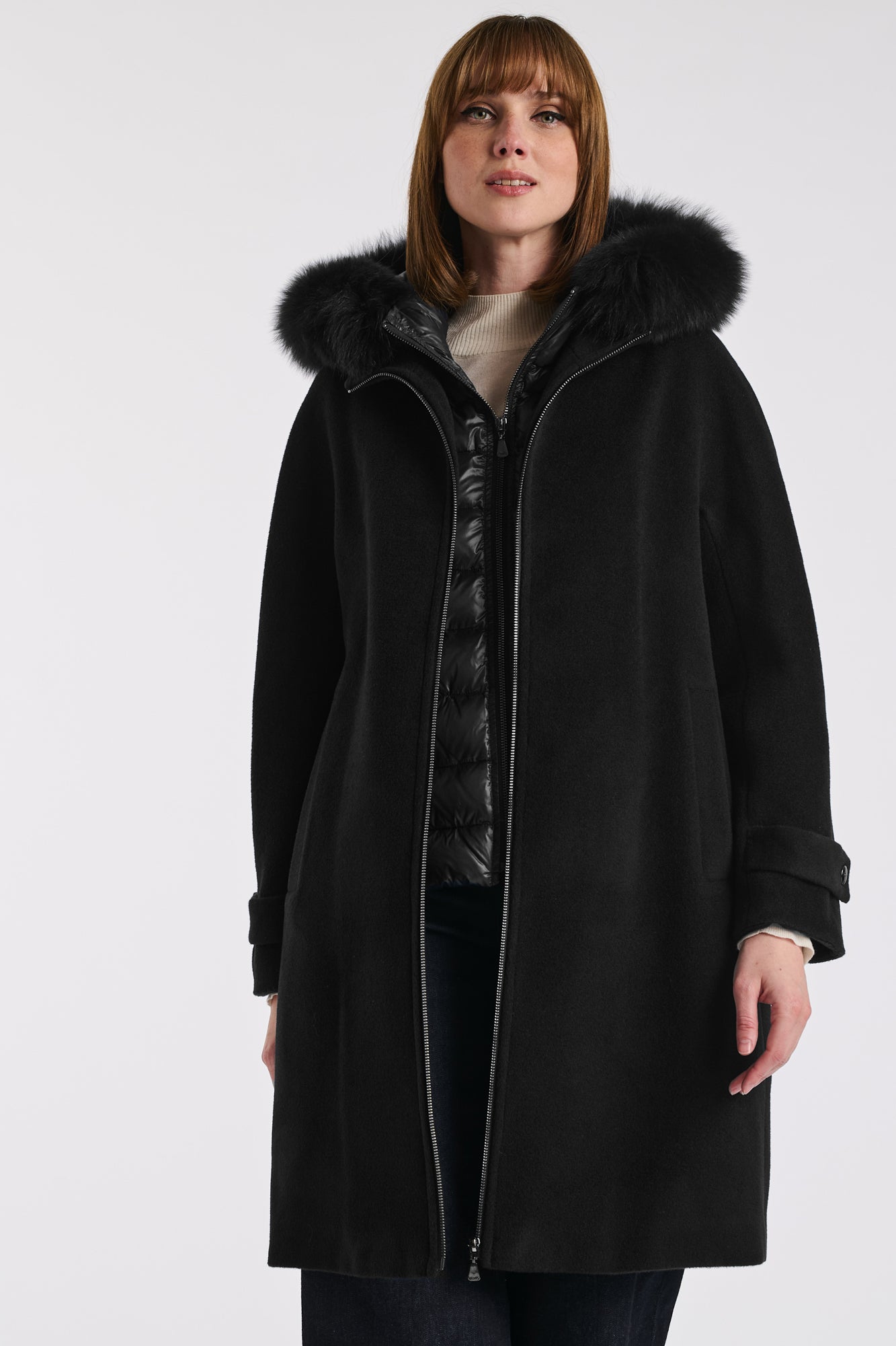 Manteau à capuche matellassée en laine vierge et fourrure