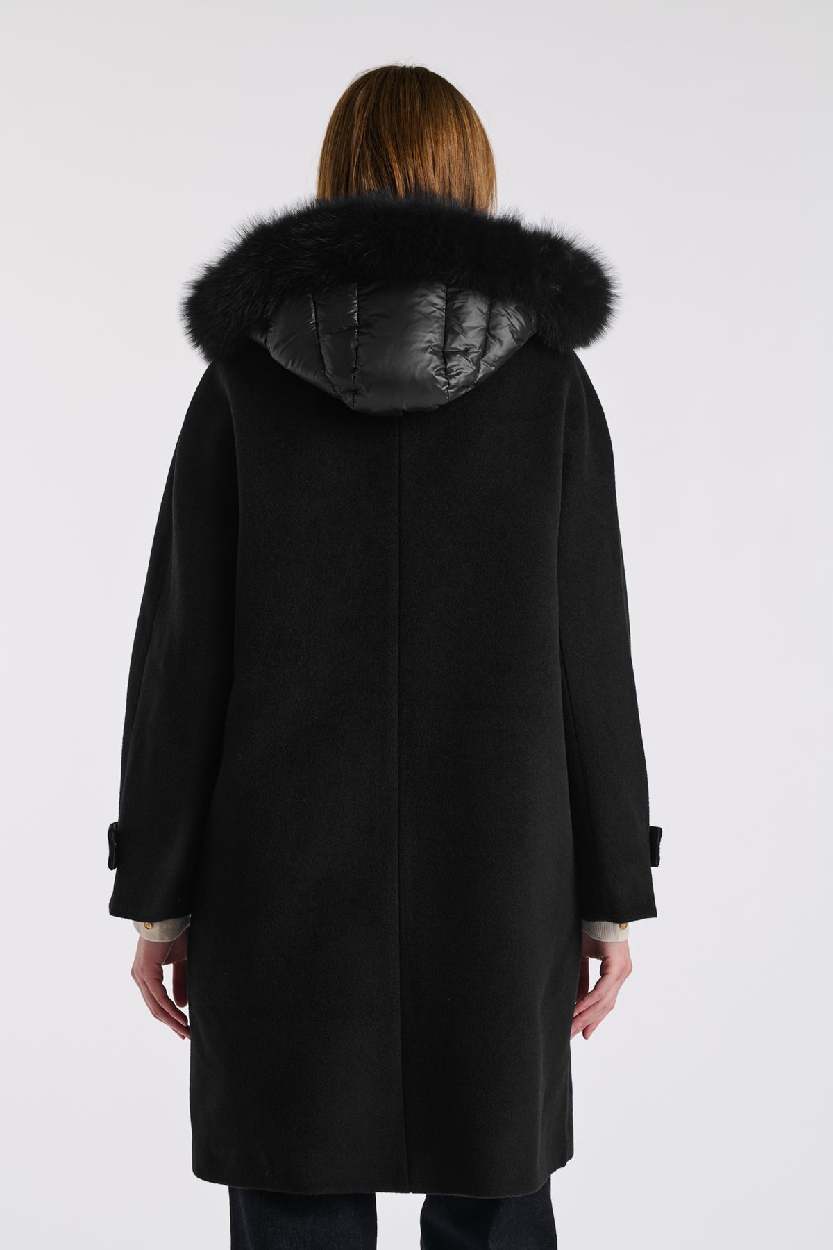Manteau à capuche matellassée en laine vierge et fourrure