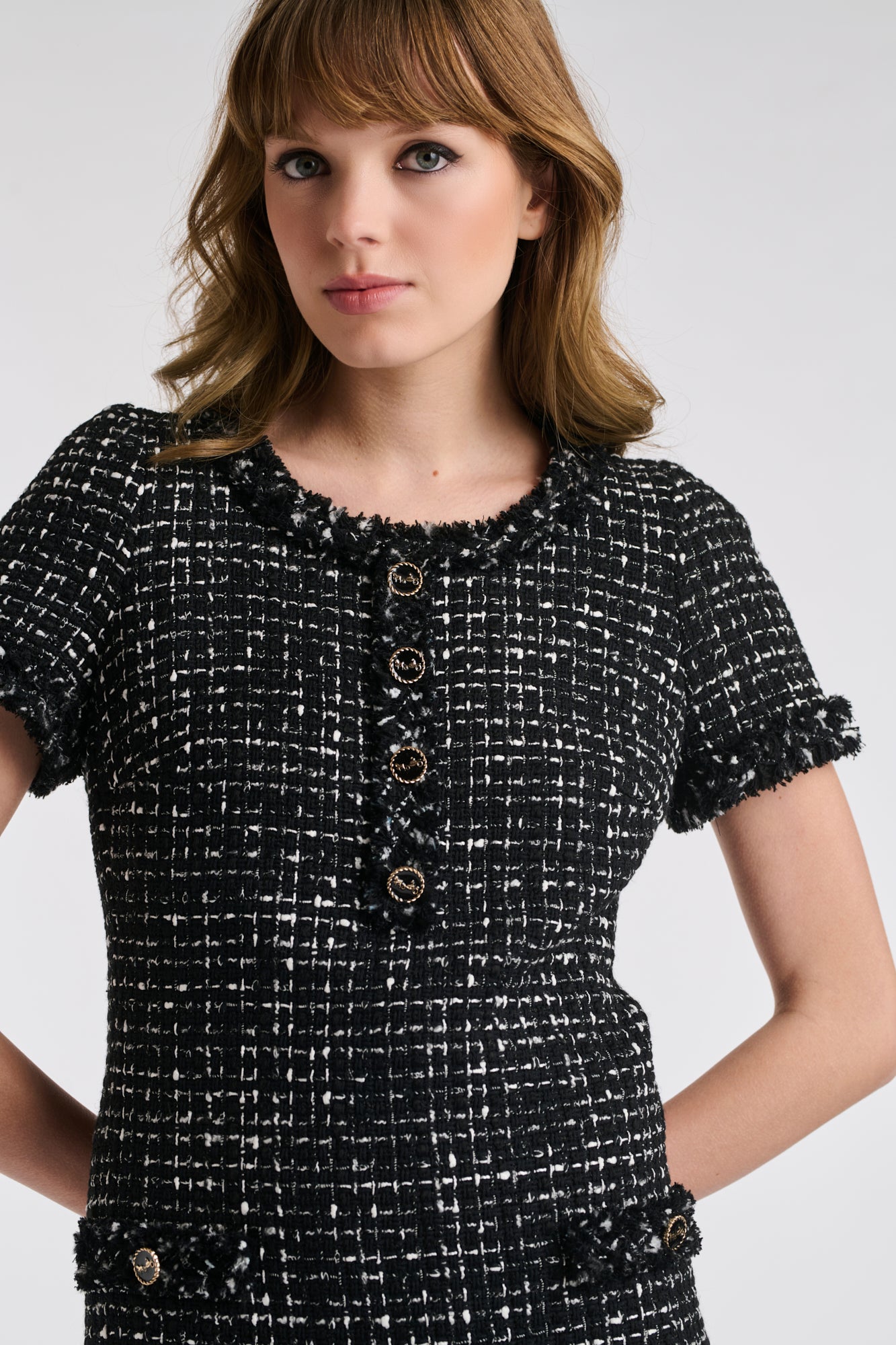 Robe en tweed bicolore frangée