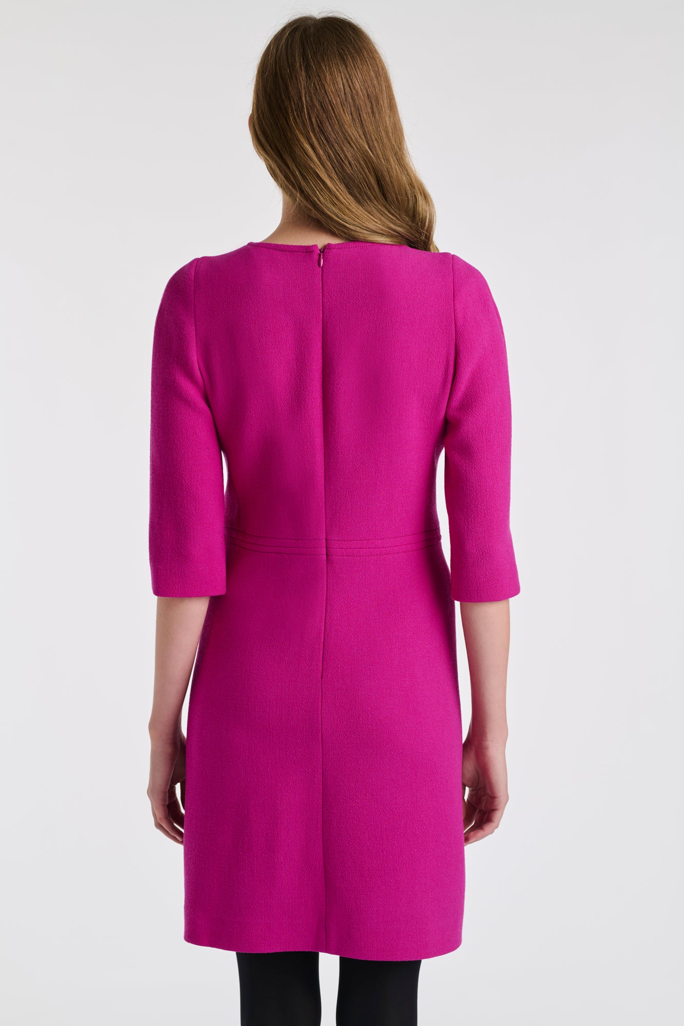 Robe en crêpe de laine surpiquée