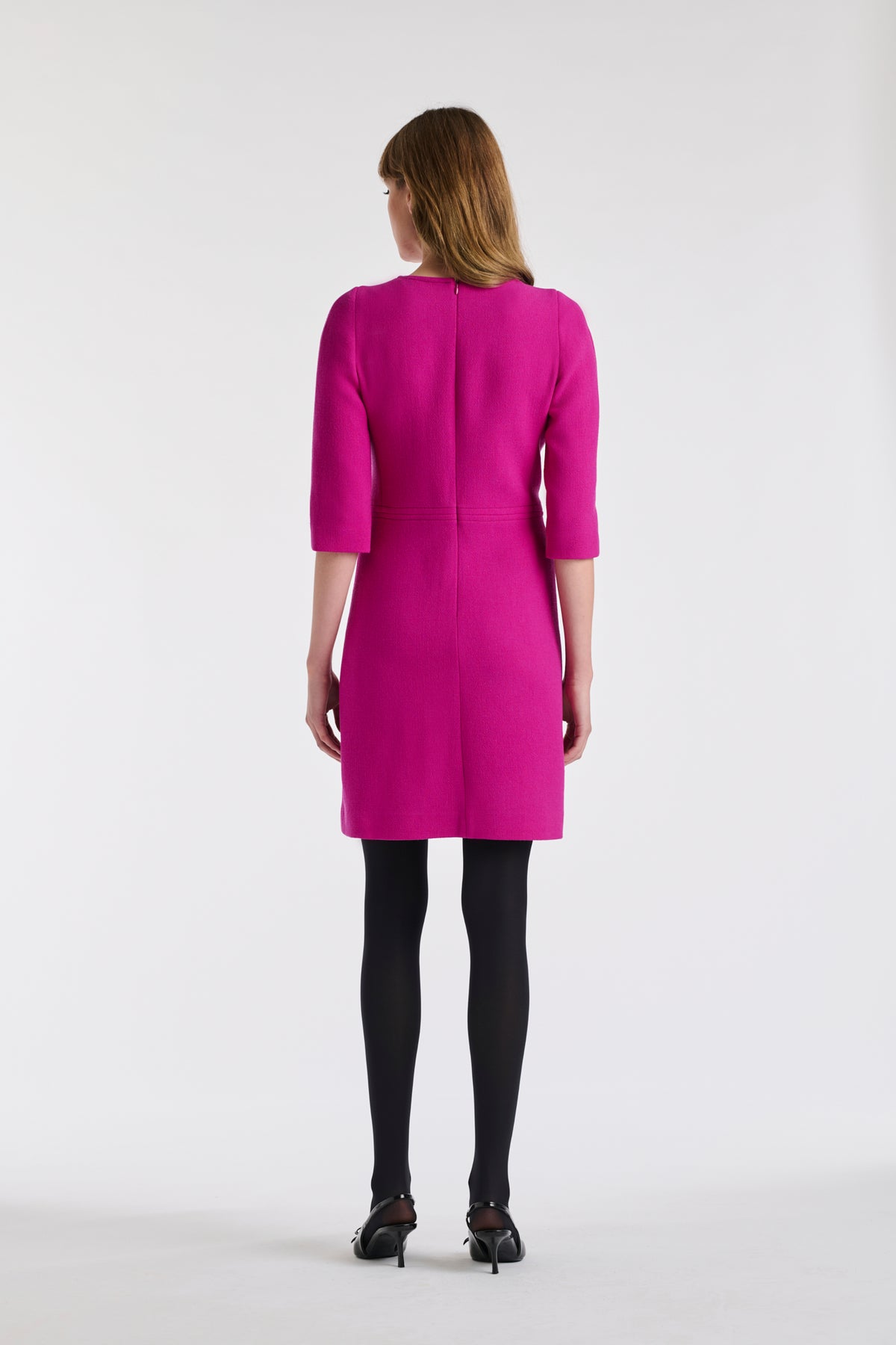 Robe en crêpe de laine surpiquée