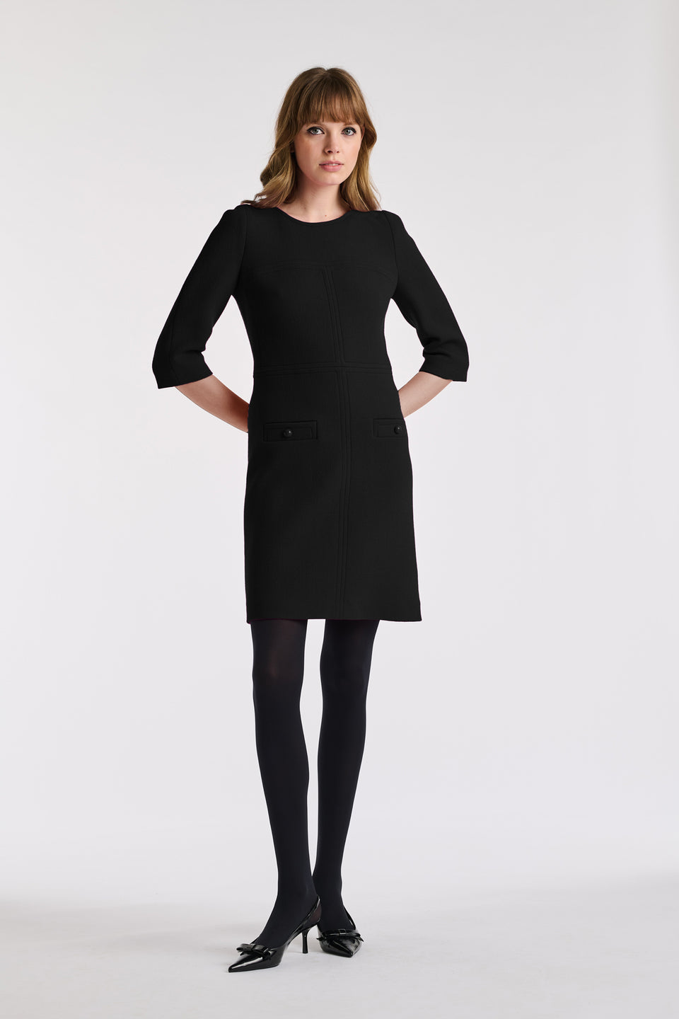 Robe en crêpe de laine surpiquée