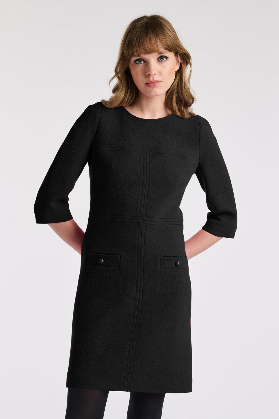 Robe en crêpe de laine surpiquée
