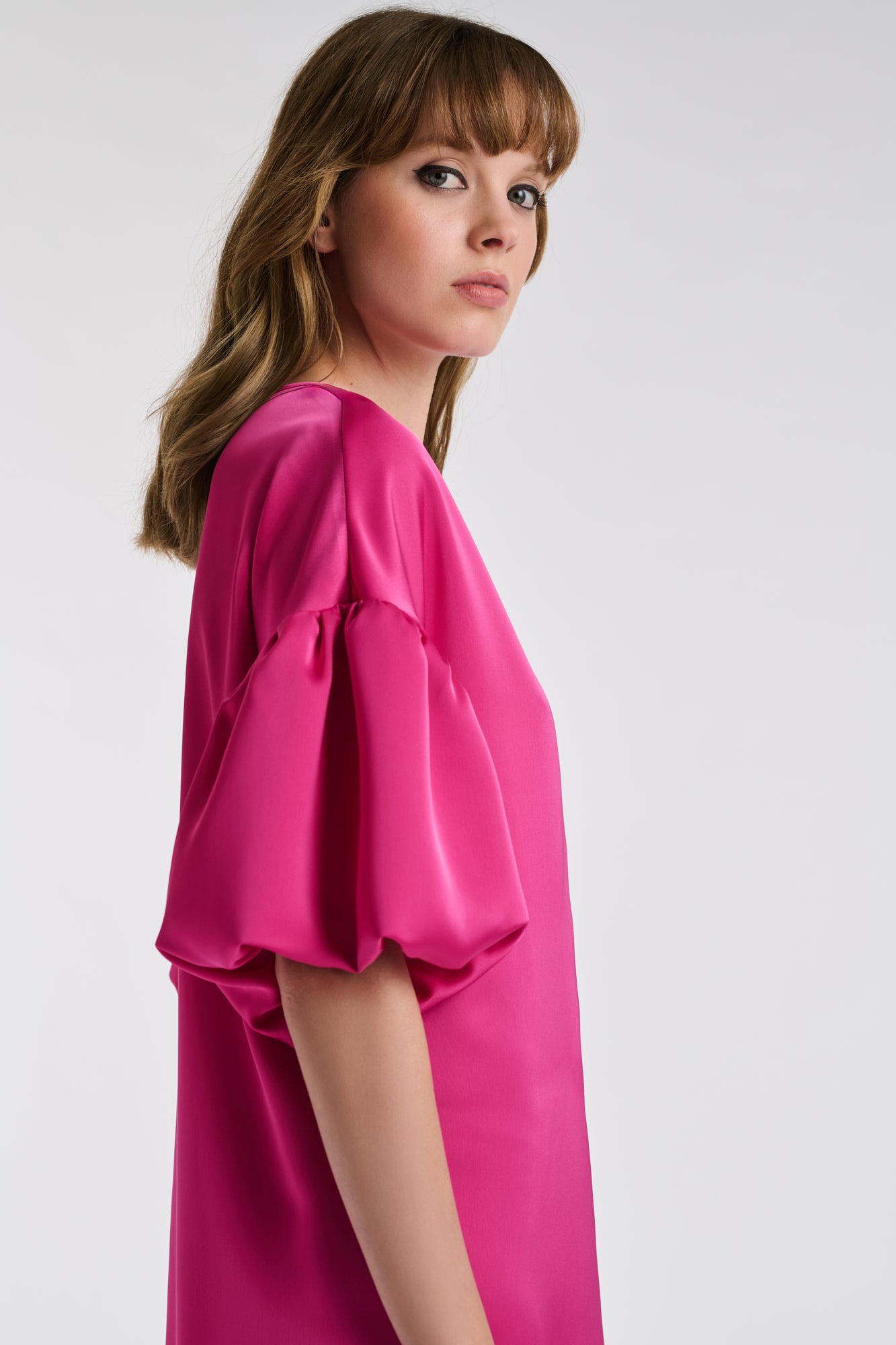 Robe en satin manches bouffantes