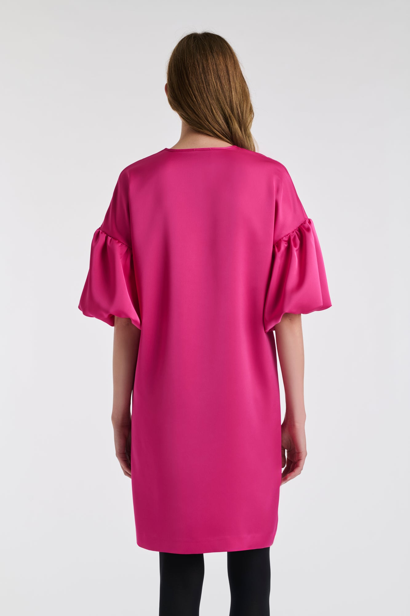 Robe en satin manches bouffantes