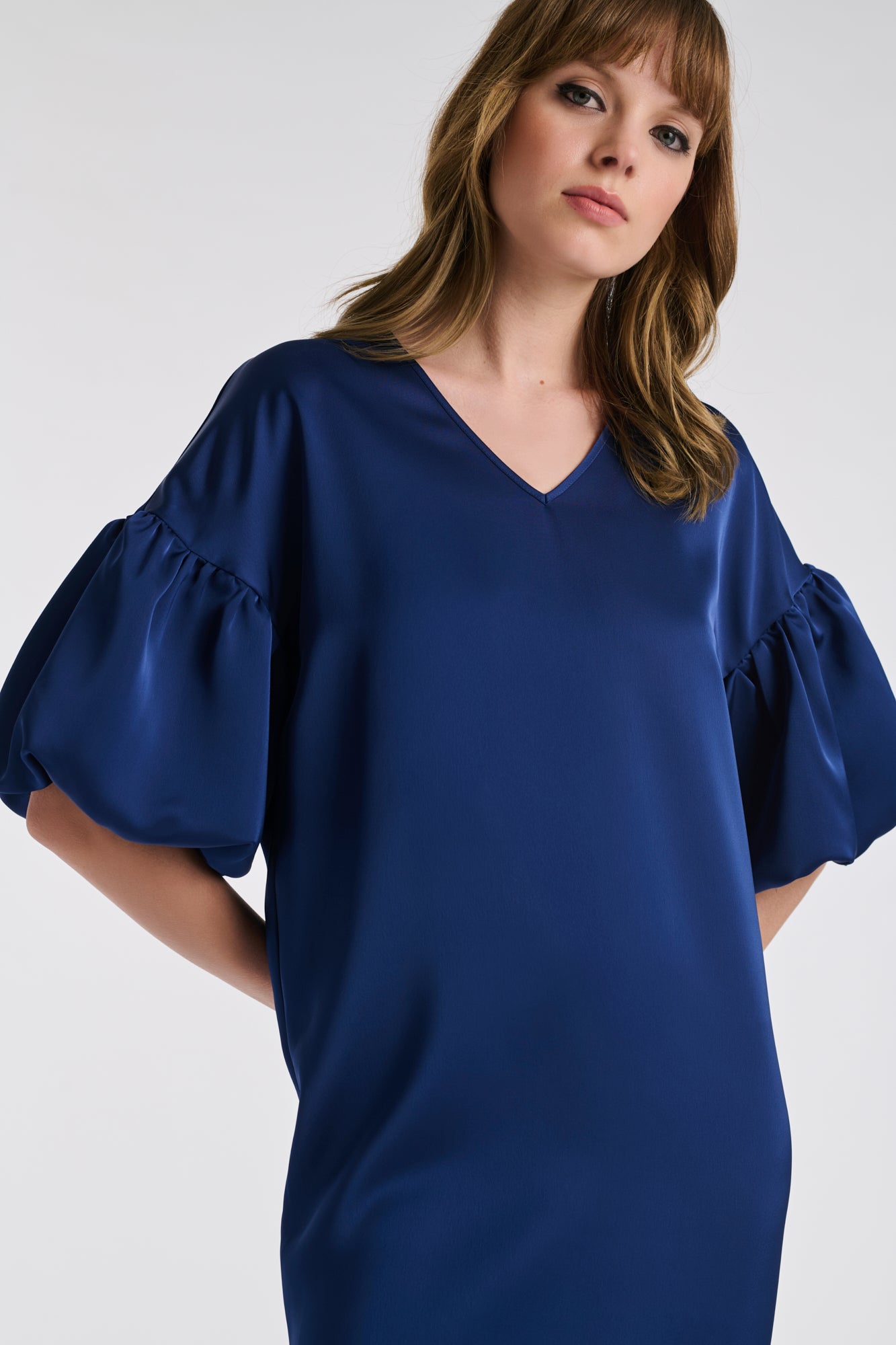 Robe en satin manches bouffantes