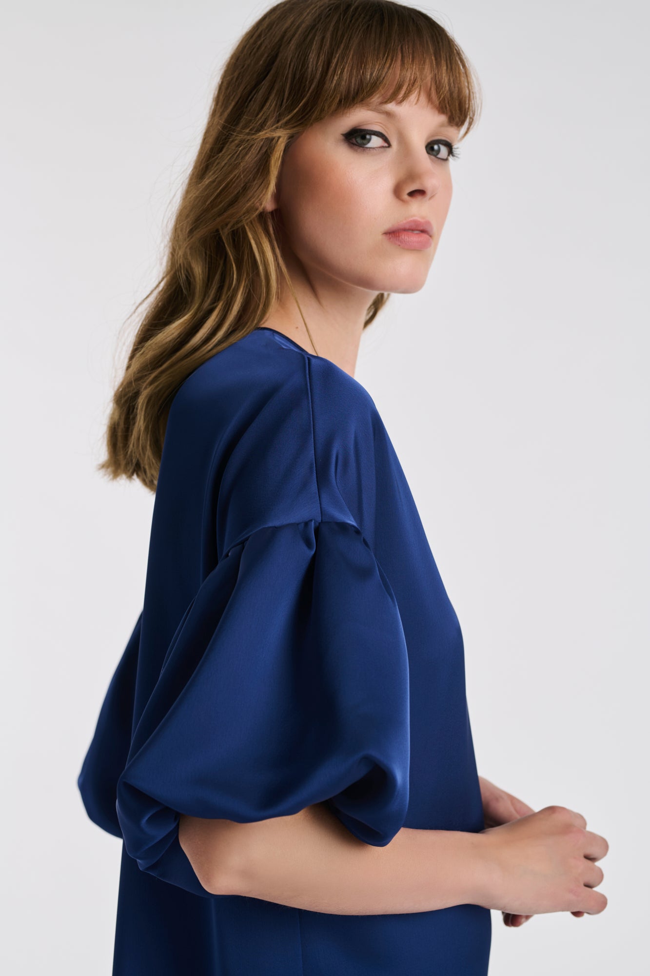 Robe en satin manches bouffantes