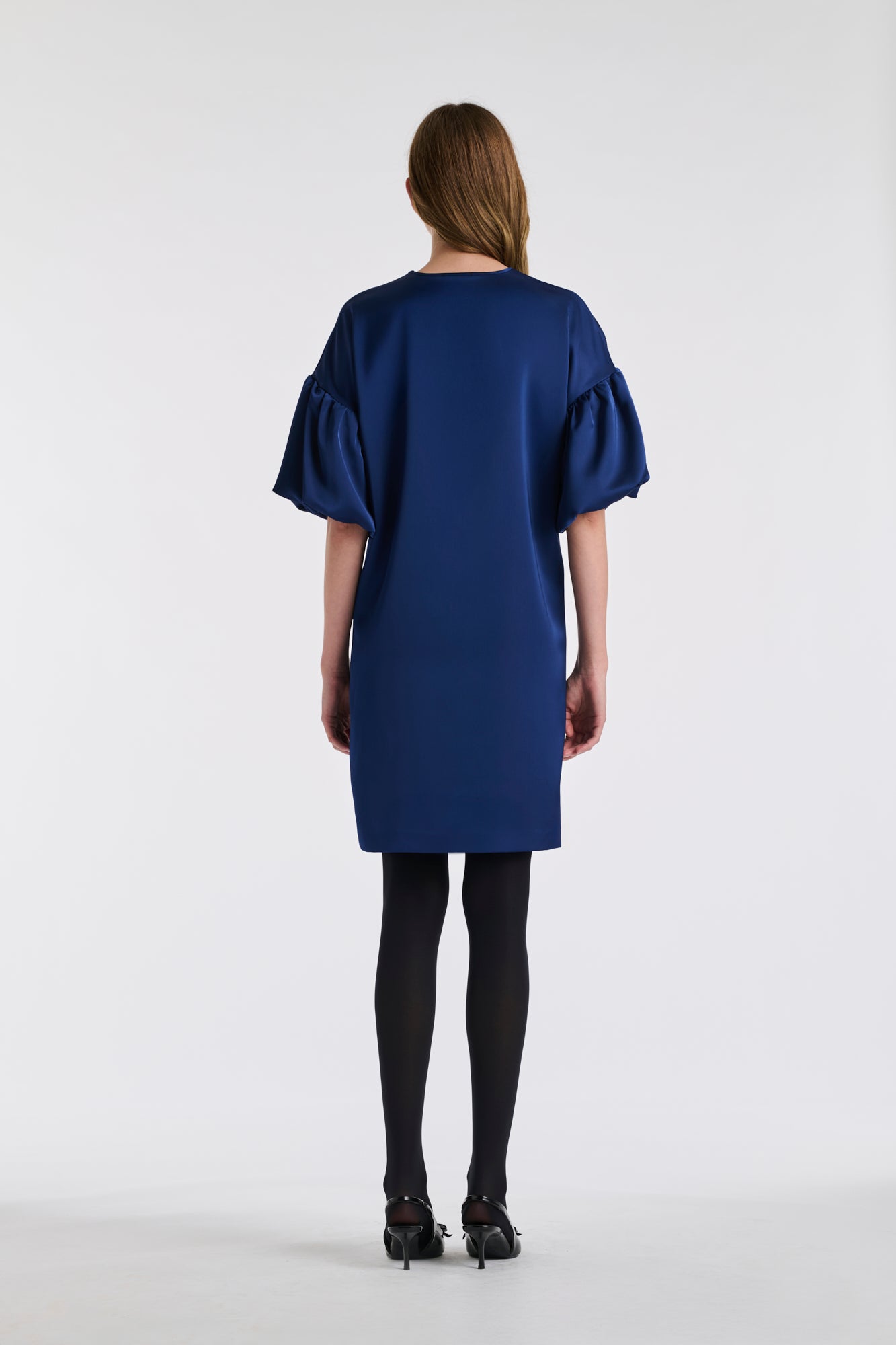 Robe en satin manches bouffantes