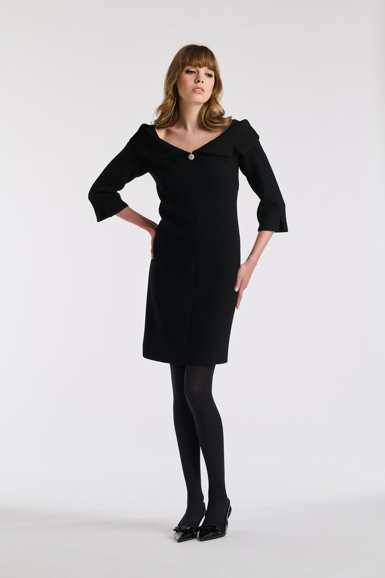 Robe en crêpe de laine col bardot