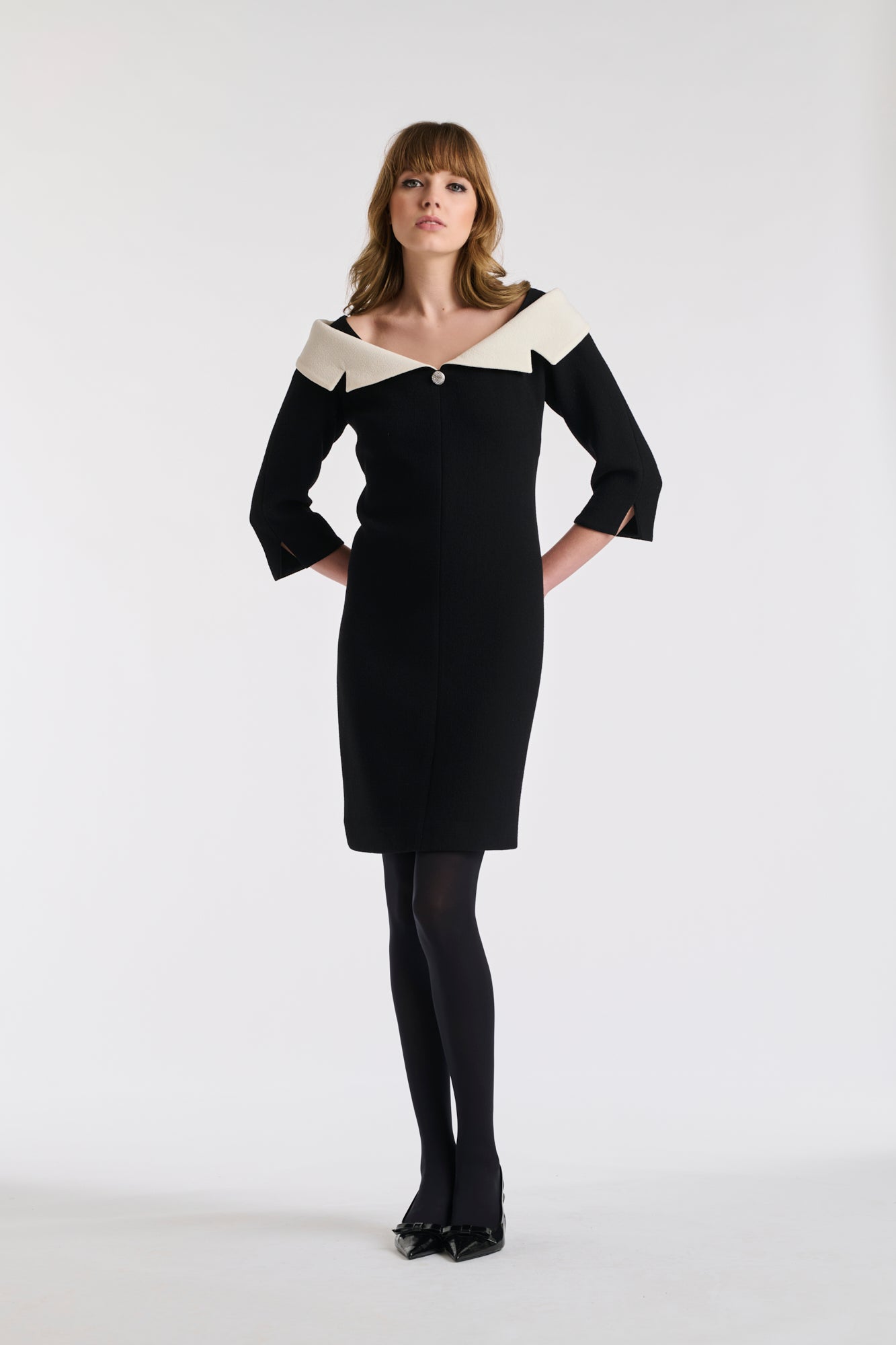 Robe en crêpe de laine col bardot