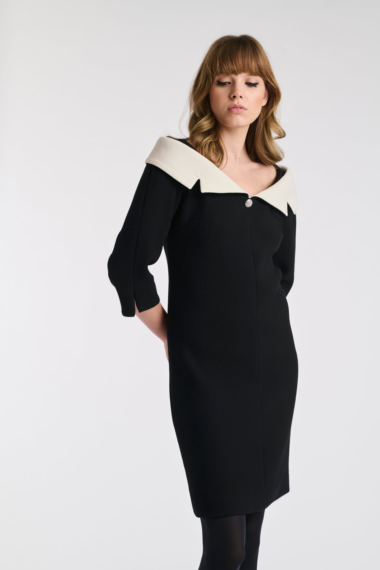 Robe en crêpe de laine col bardot