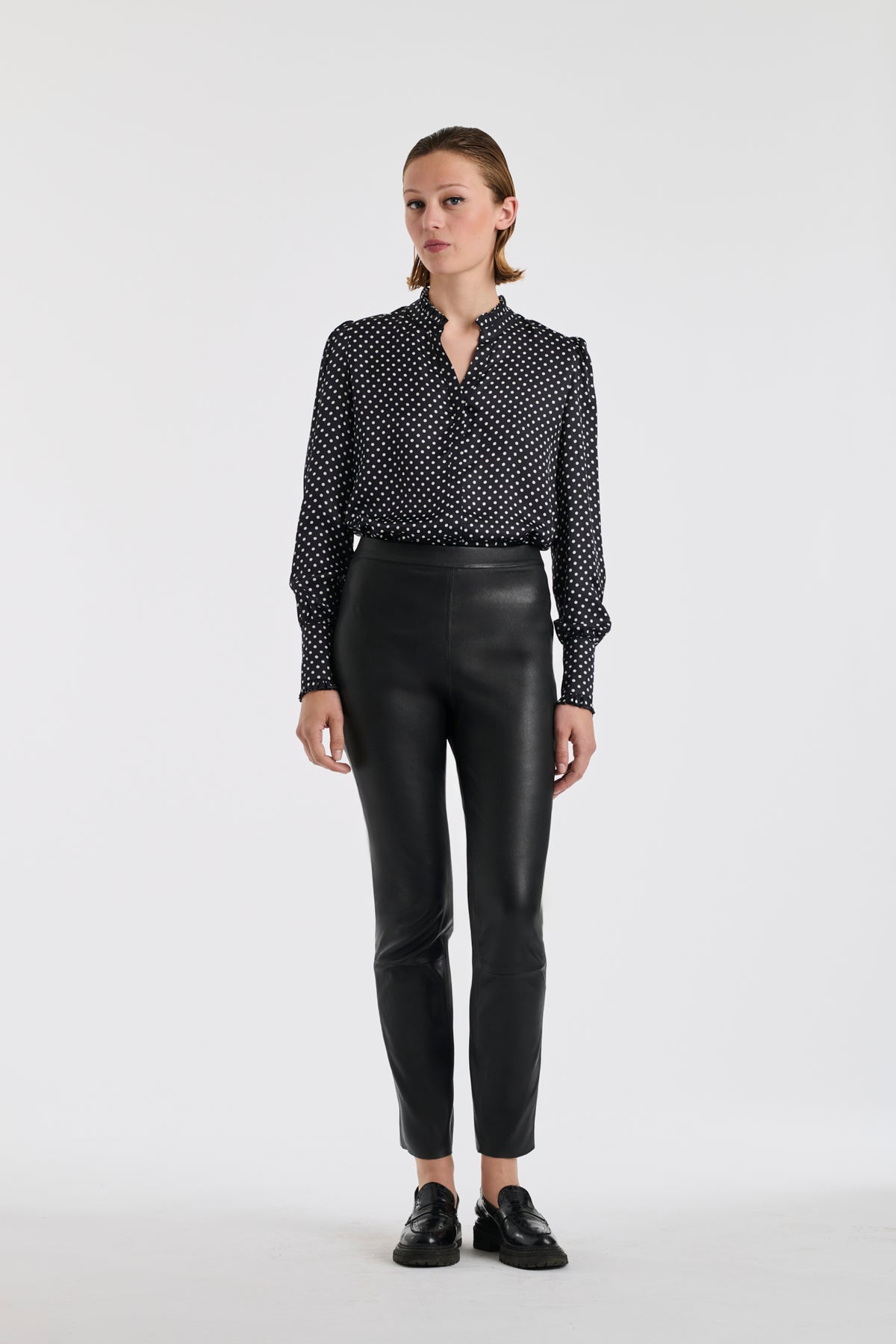 Chemise en soie mélangée à pois
