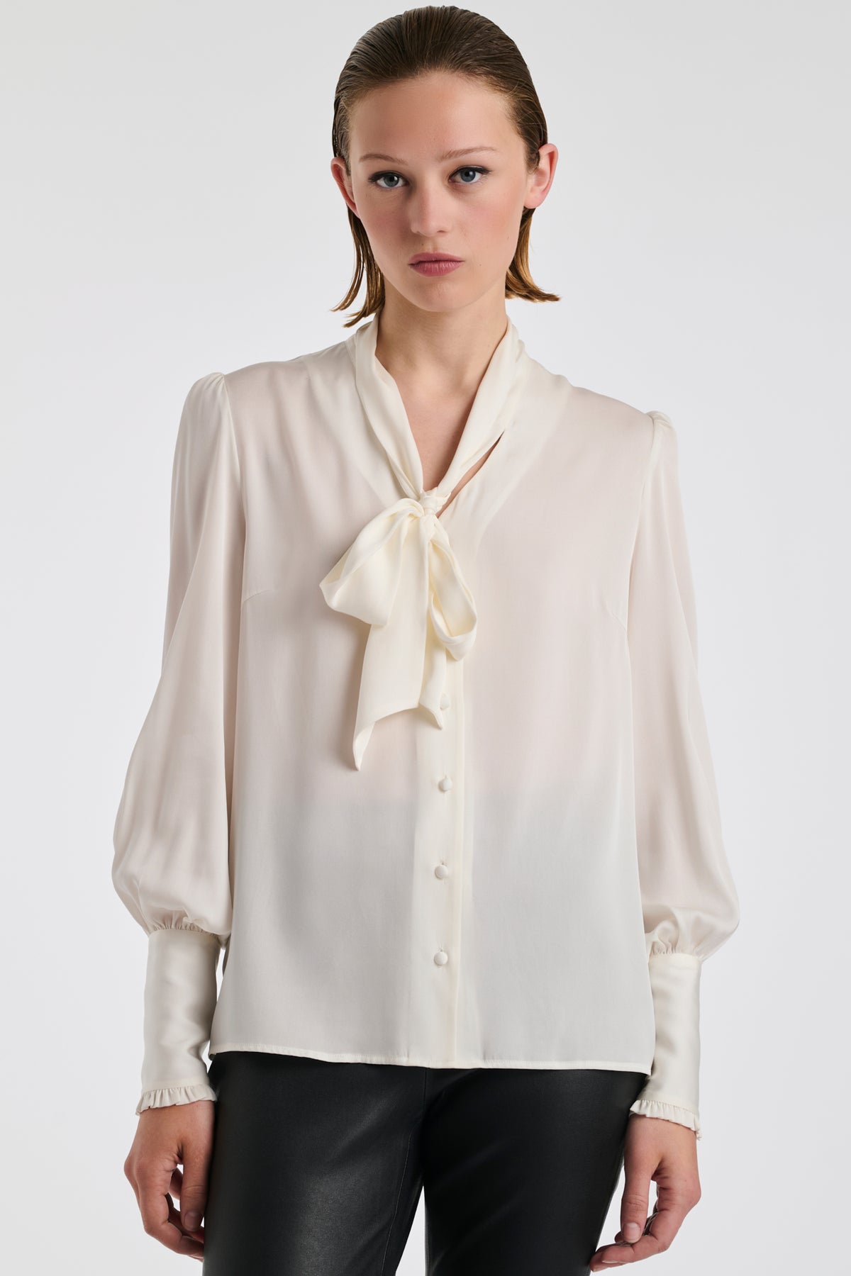 Chemise lavallière en soie