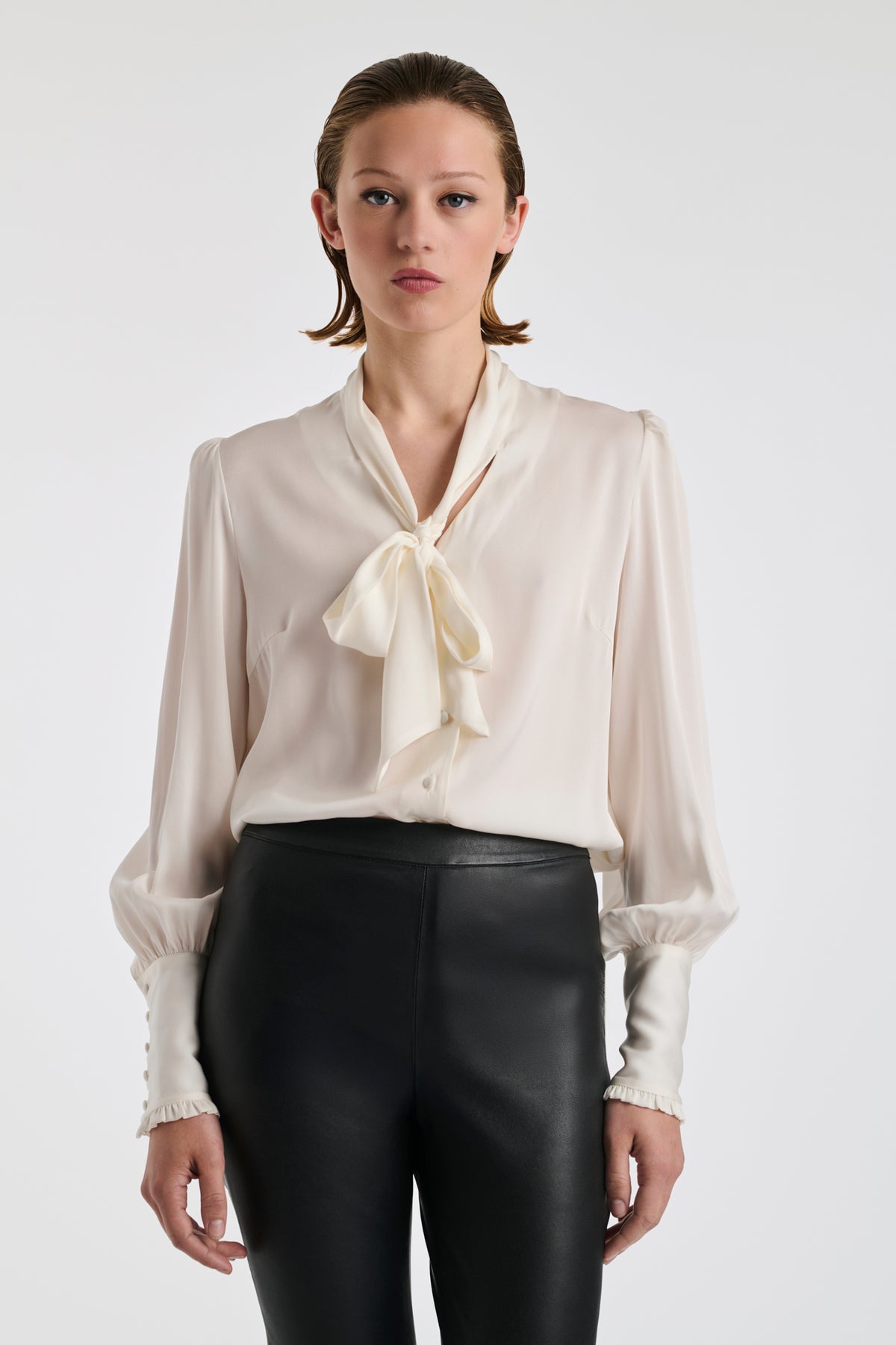 Chemise lavallière en soie