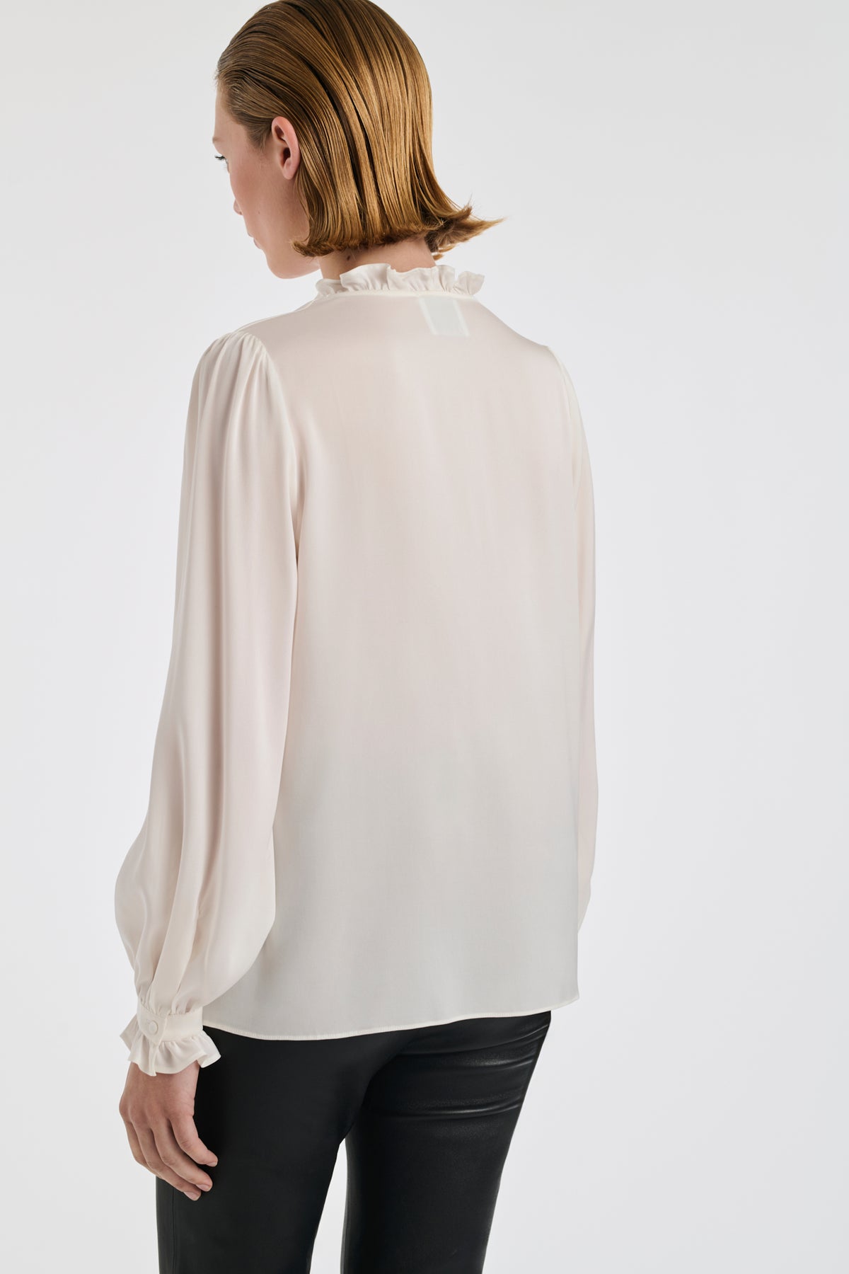 Chemise à volants en soie