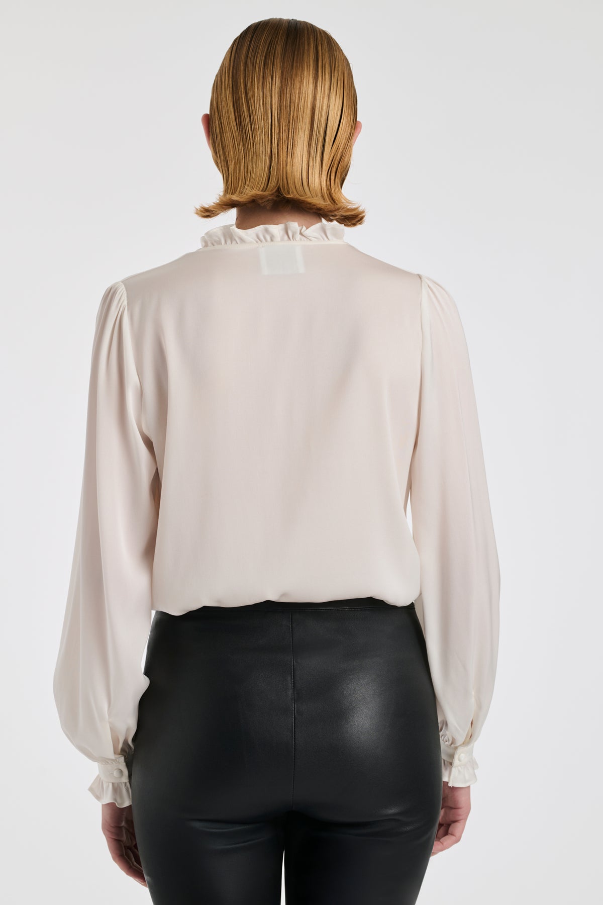 Chemise à volants en soie