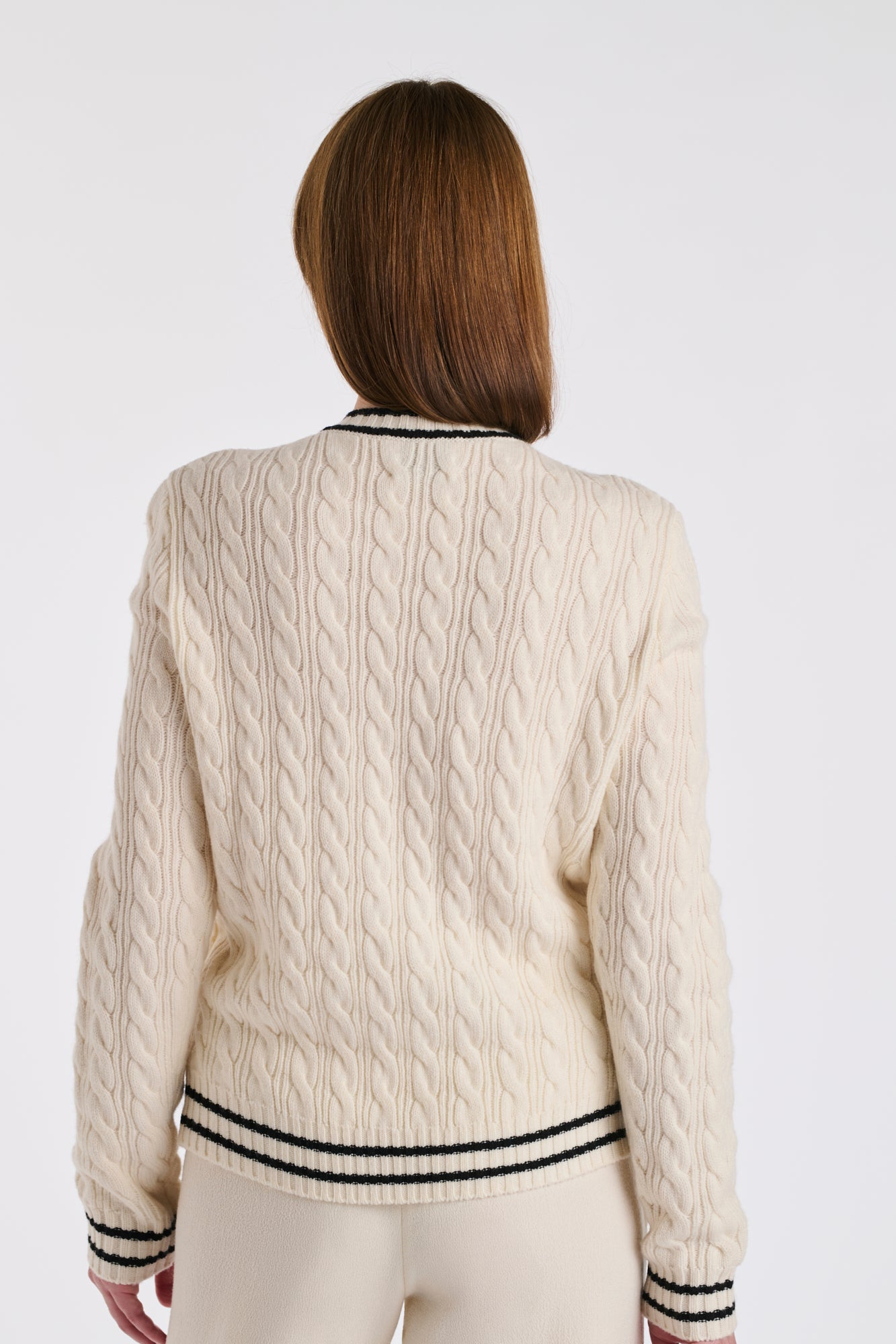 Cardigan en torsades et perles