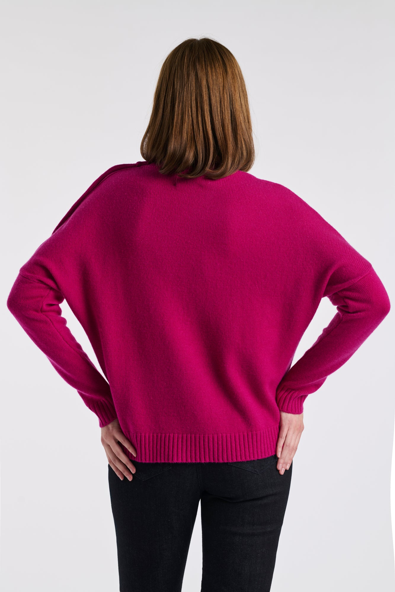Round neck jumper in a cashmere blend