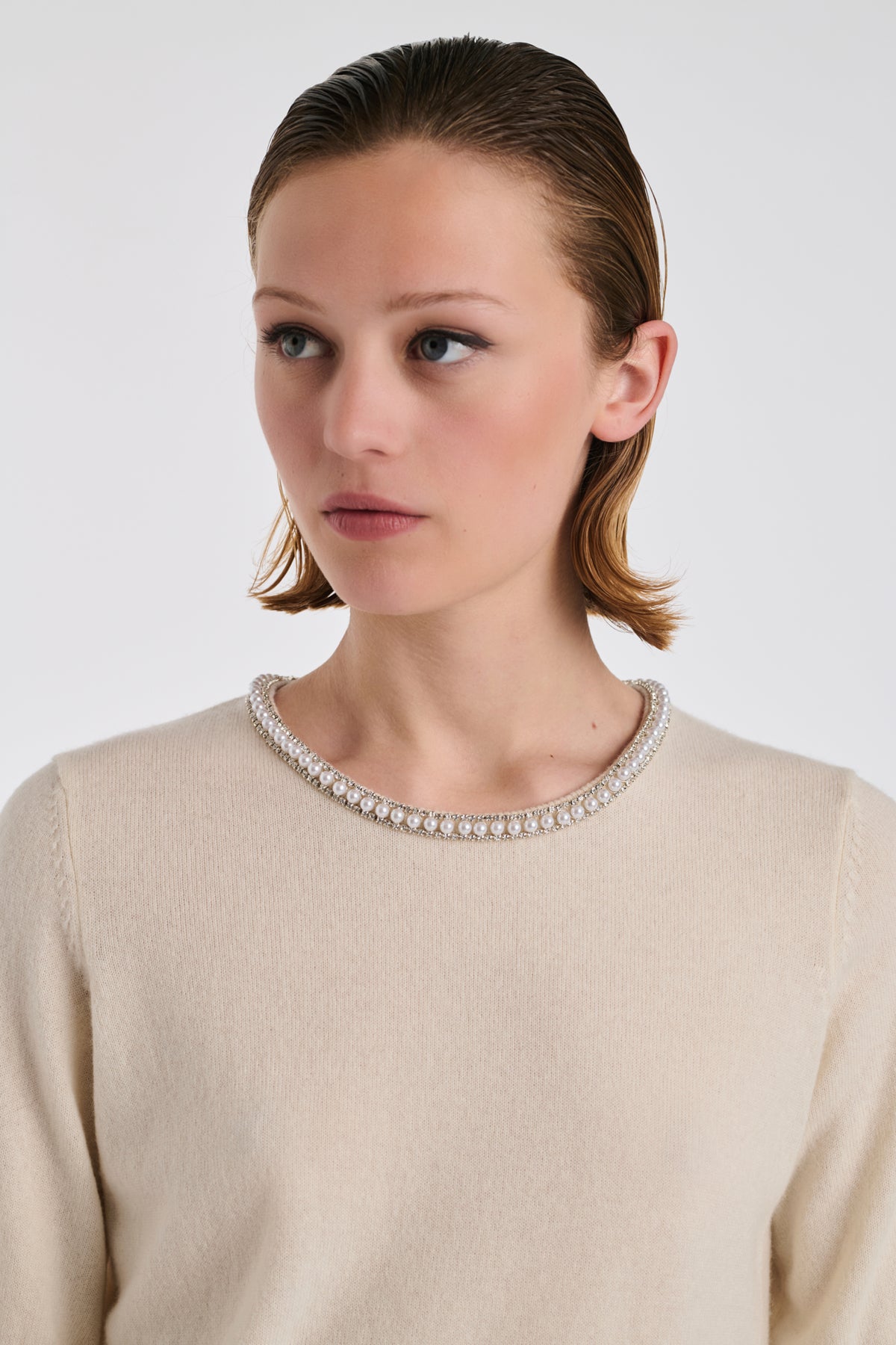 Pull à col perles et strass
