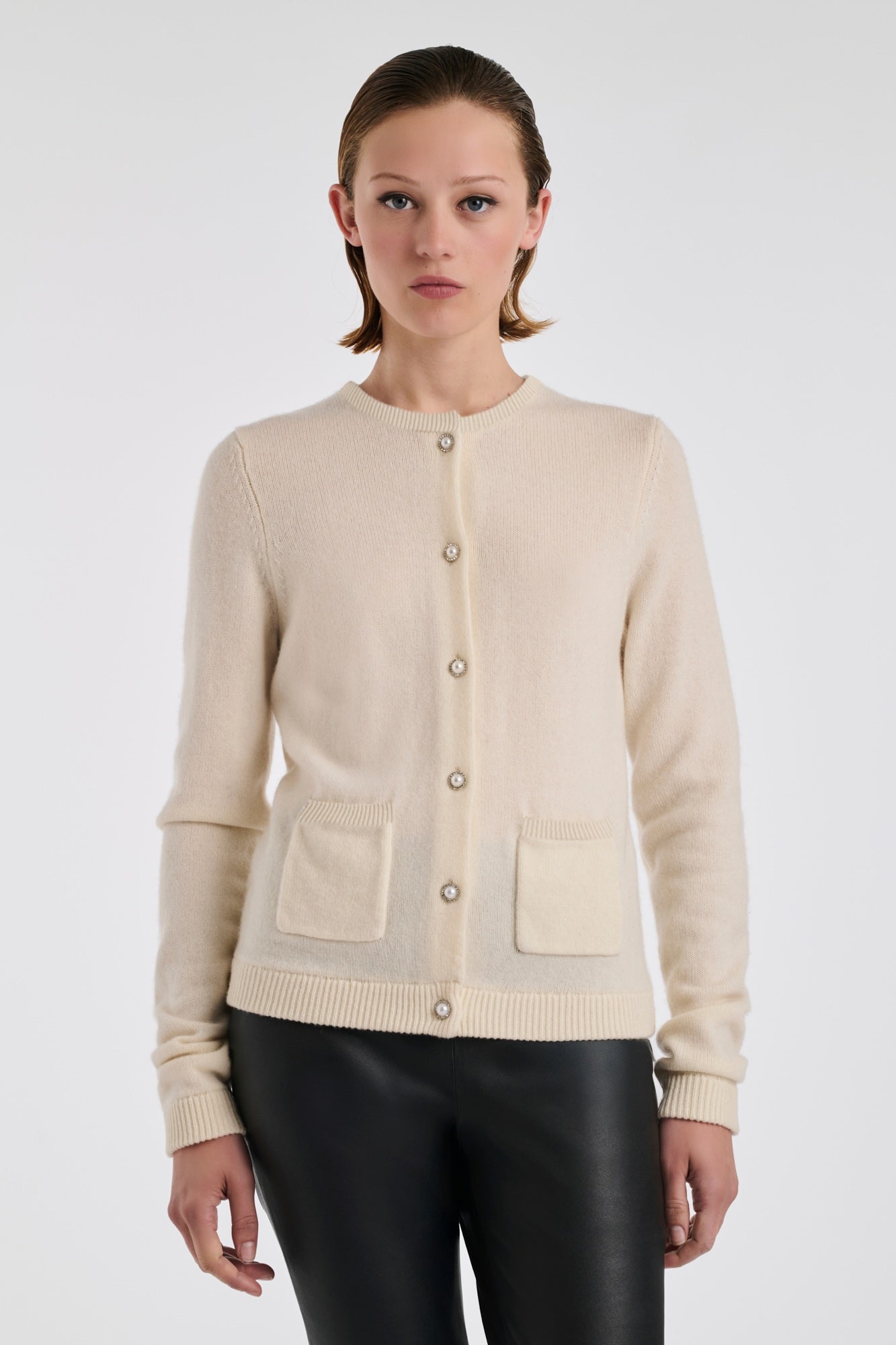 Cardigan en cachemire à boutons bijoux