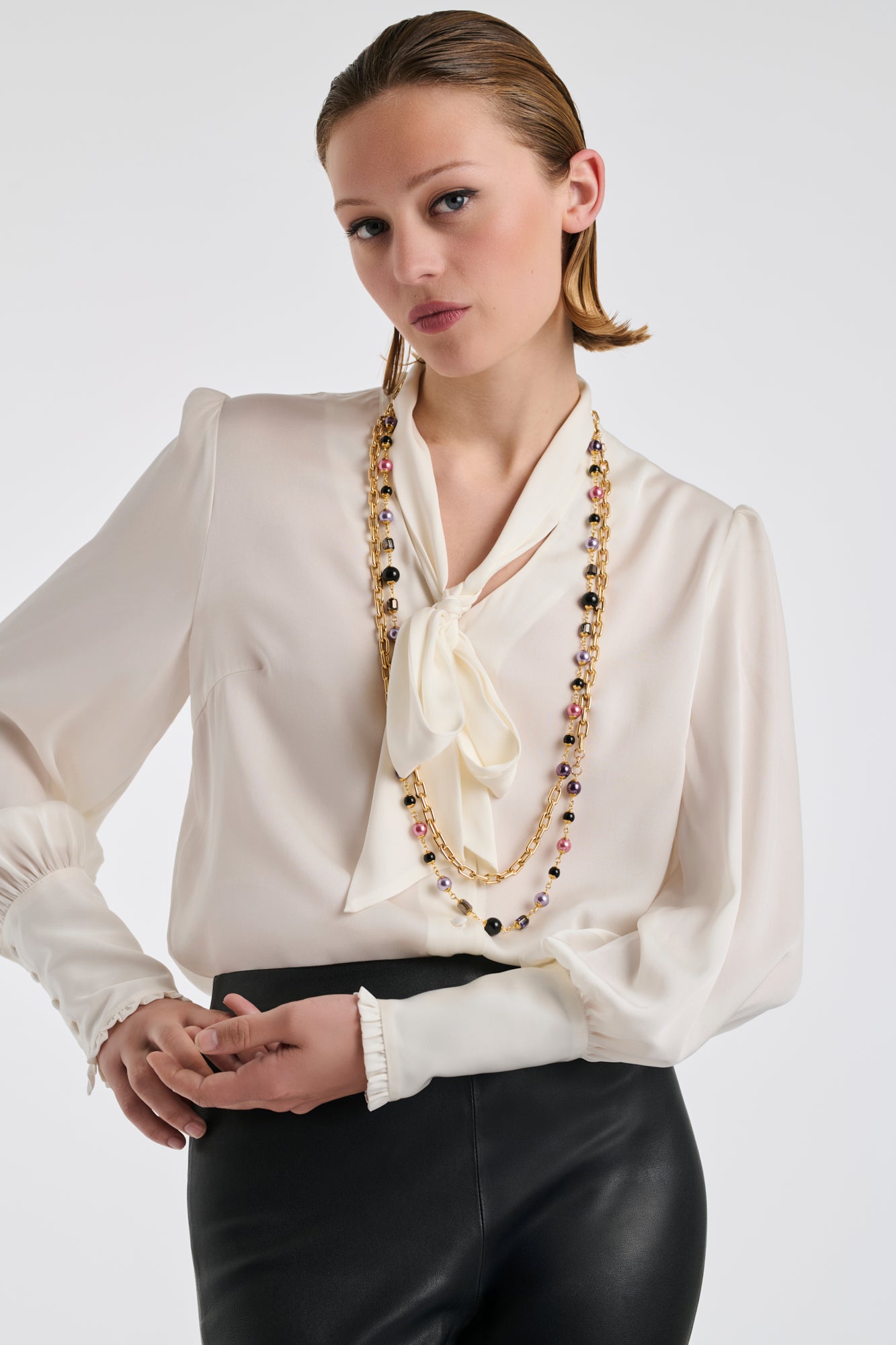 Long double chain necklace with pearls