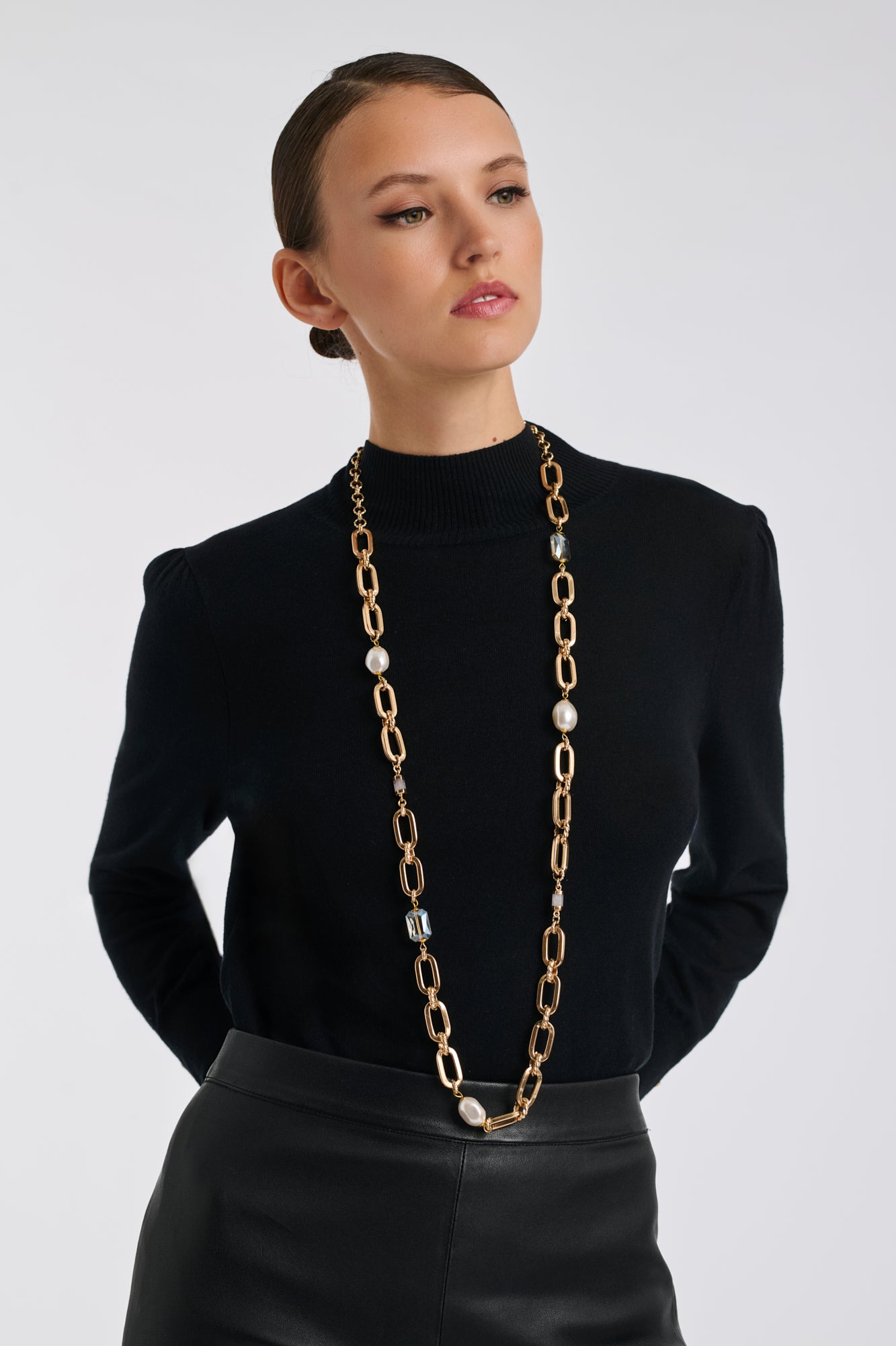Long chain and pearl necklace