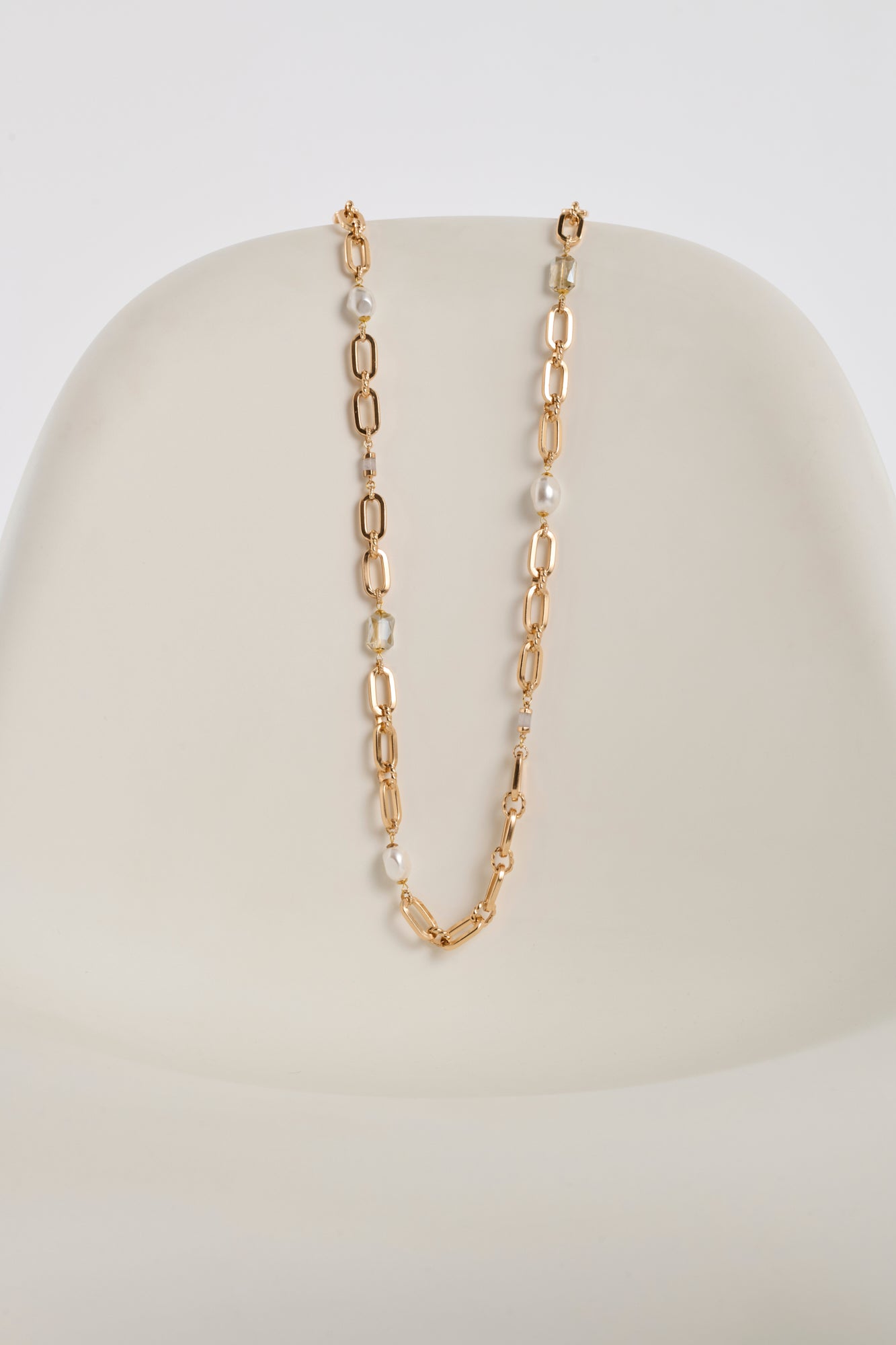 Long chain and pearl necklace