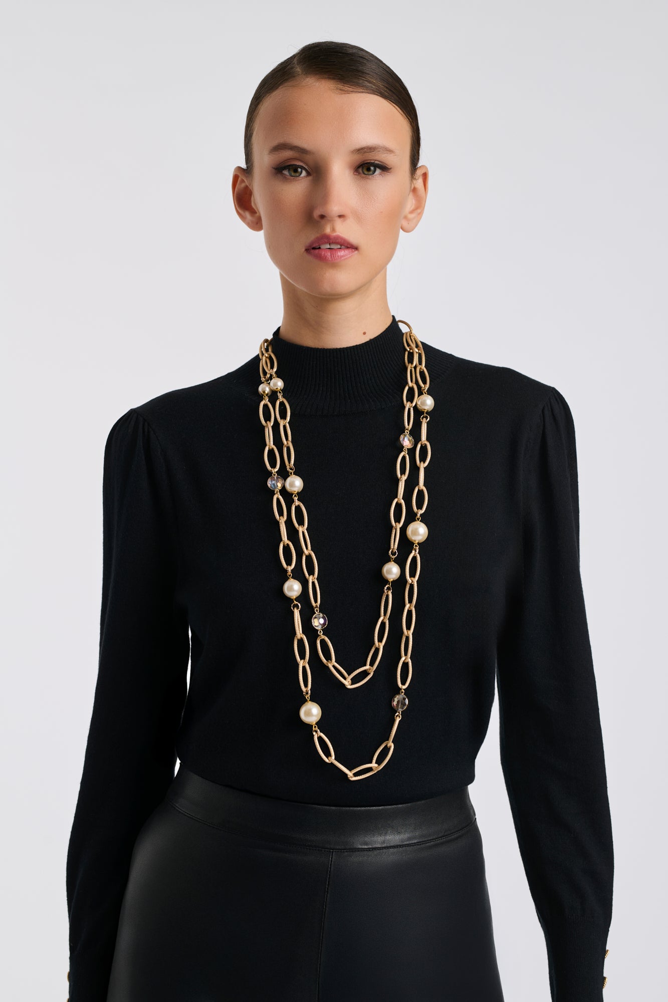 Long double chain necklace with pearls