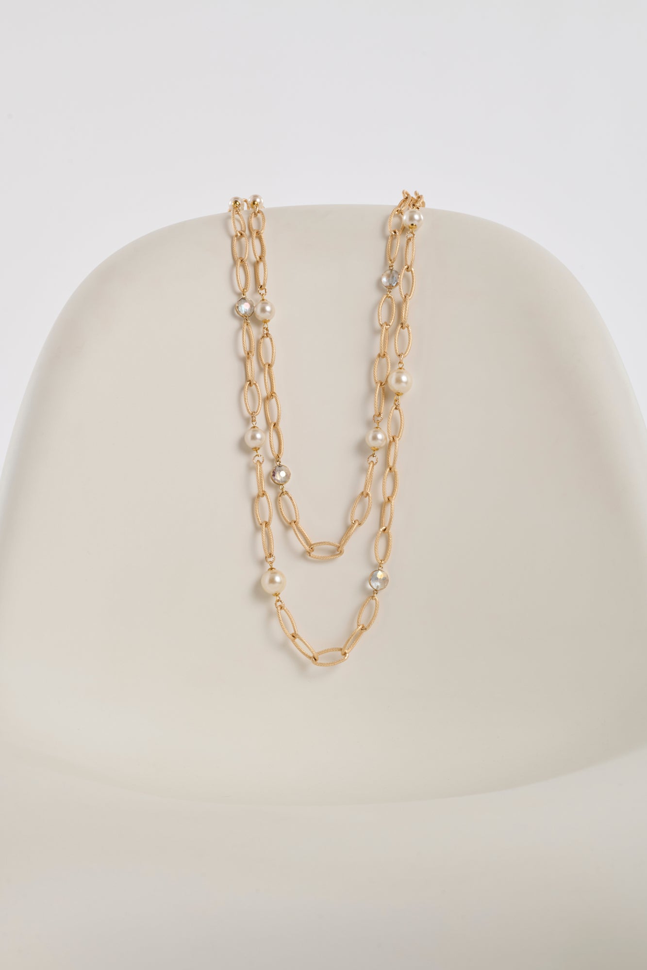 Long double chain necklace with pearls