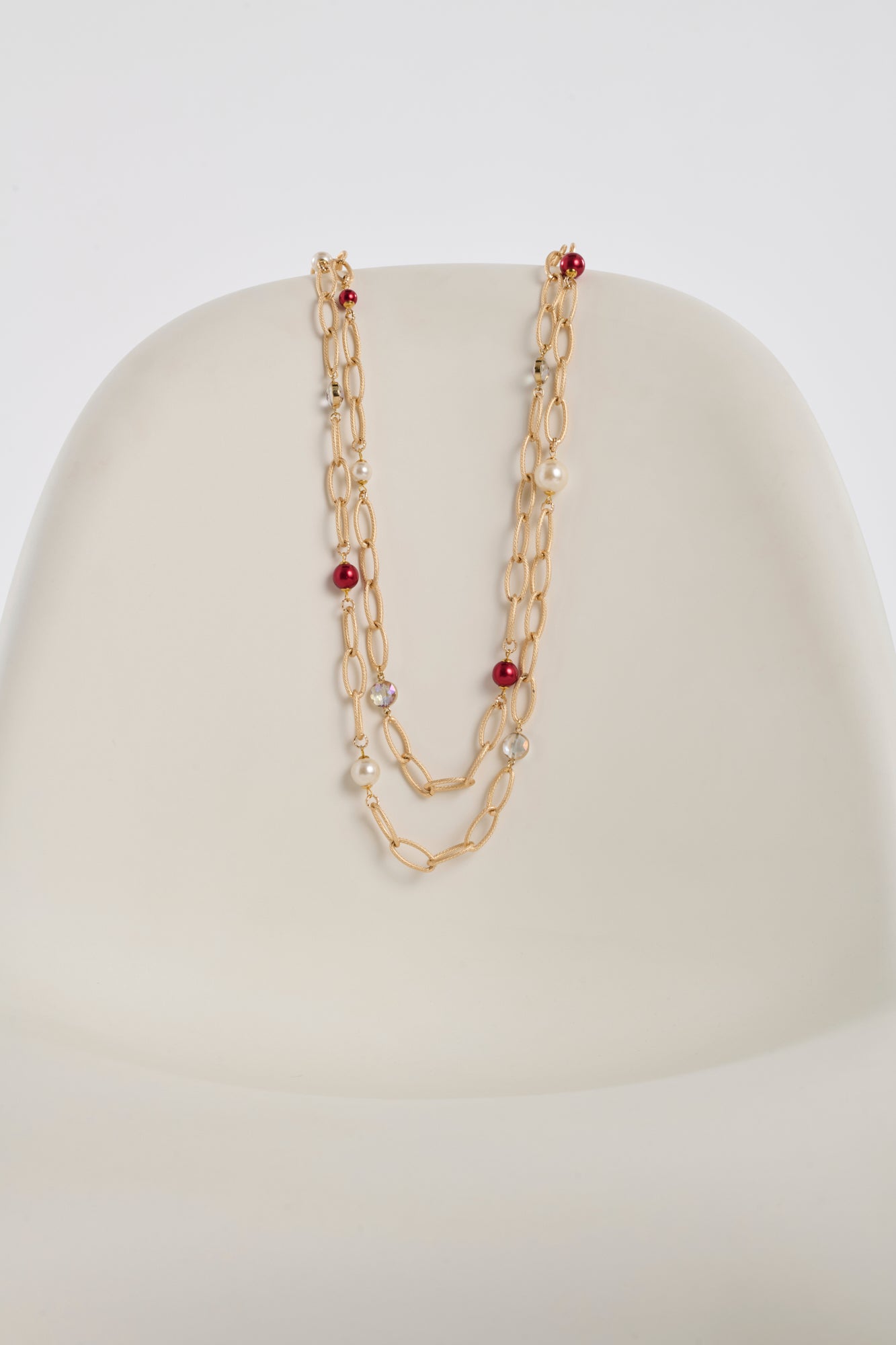 Long double chain necklace with pearls