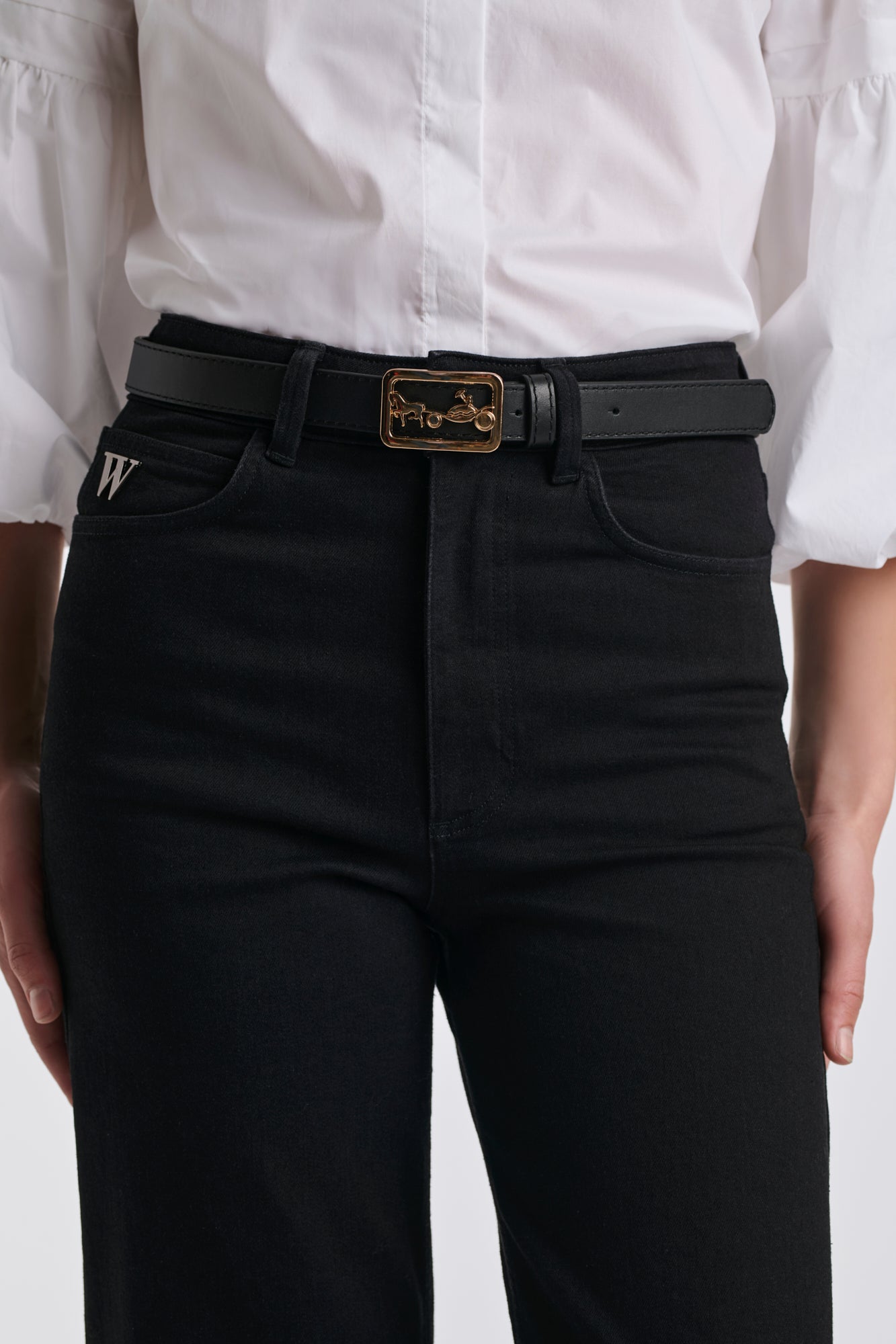 Leather belt with carriage buckle