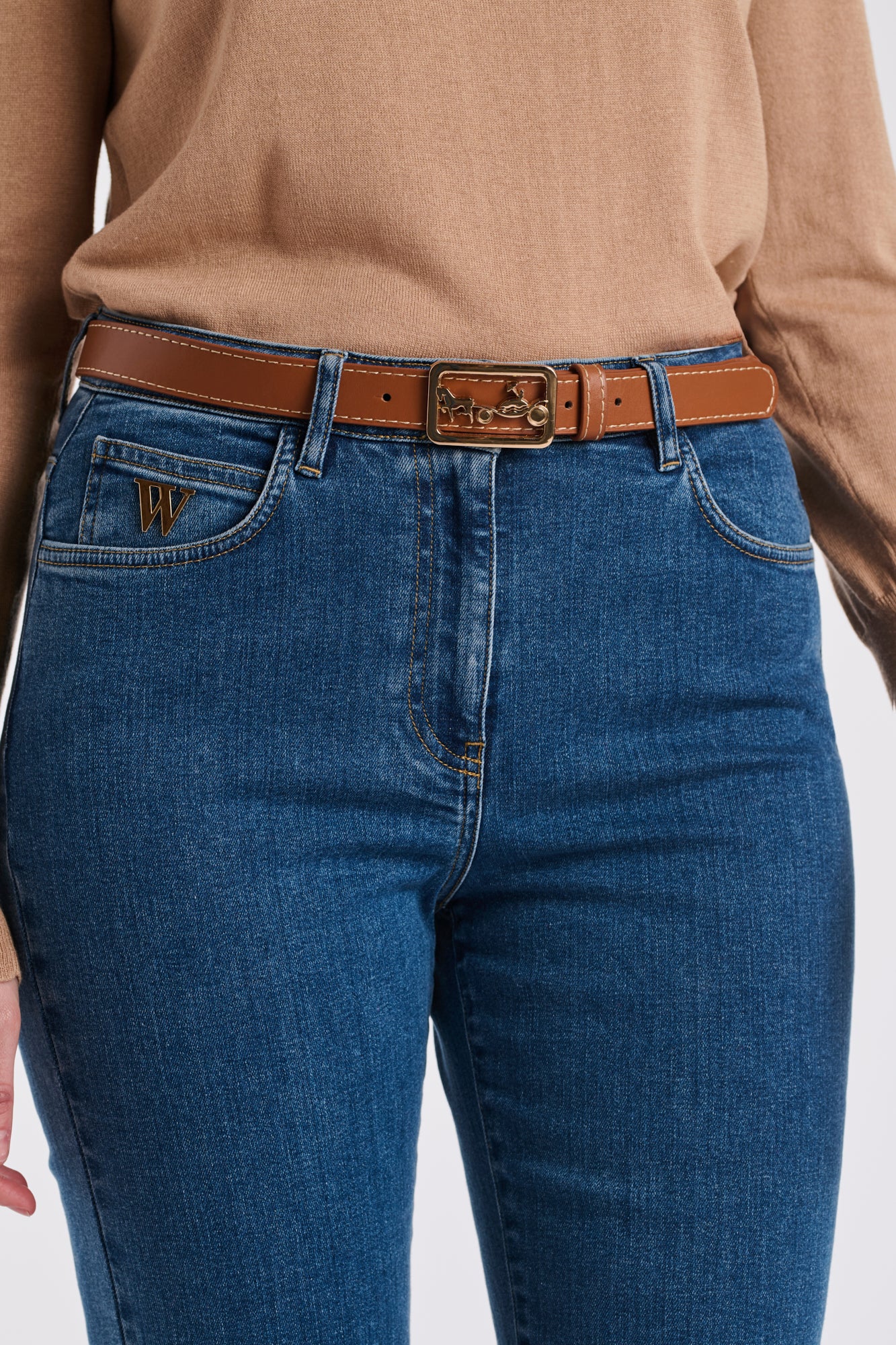 Leather belt with carriage buckle