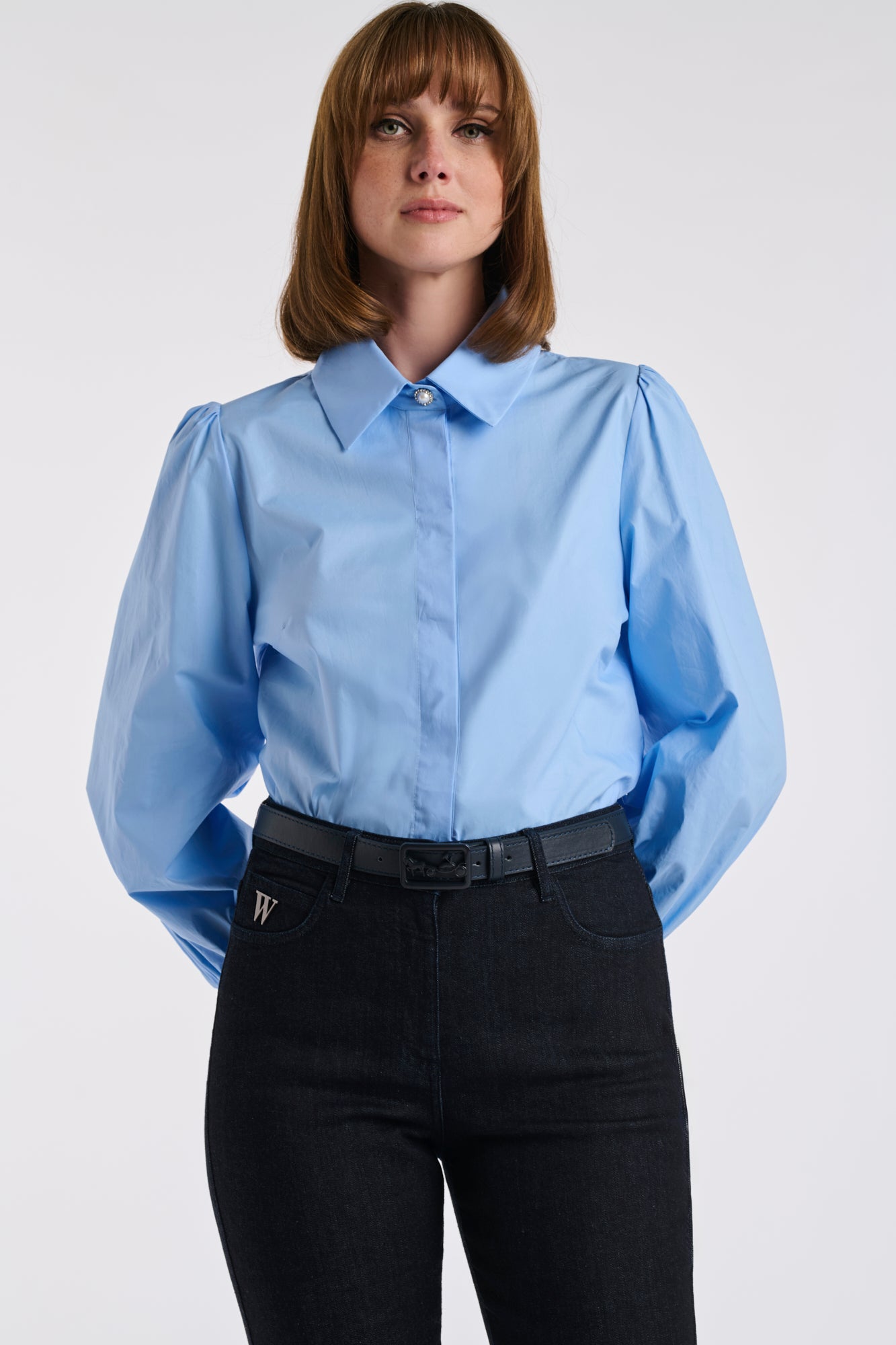 Leather belt with carriage buckle