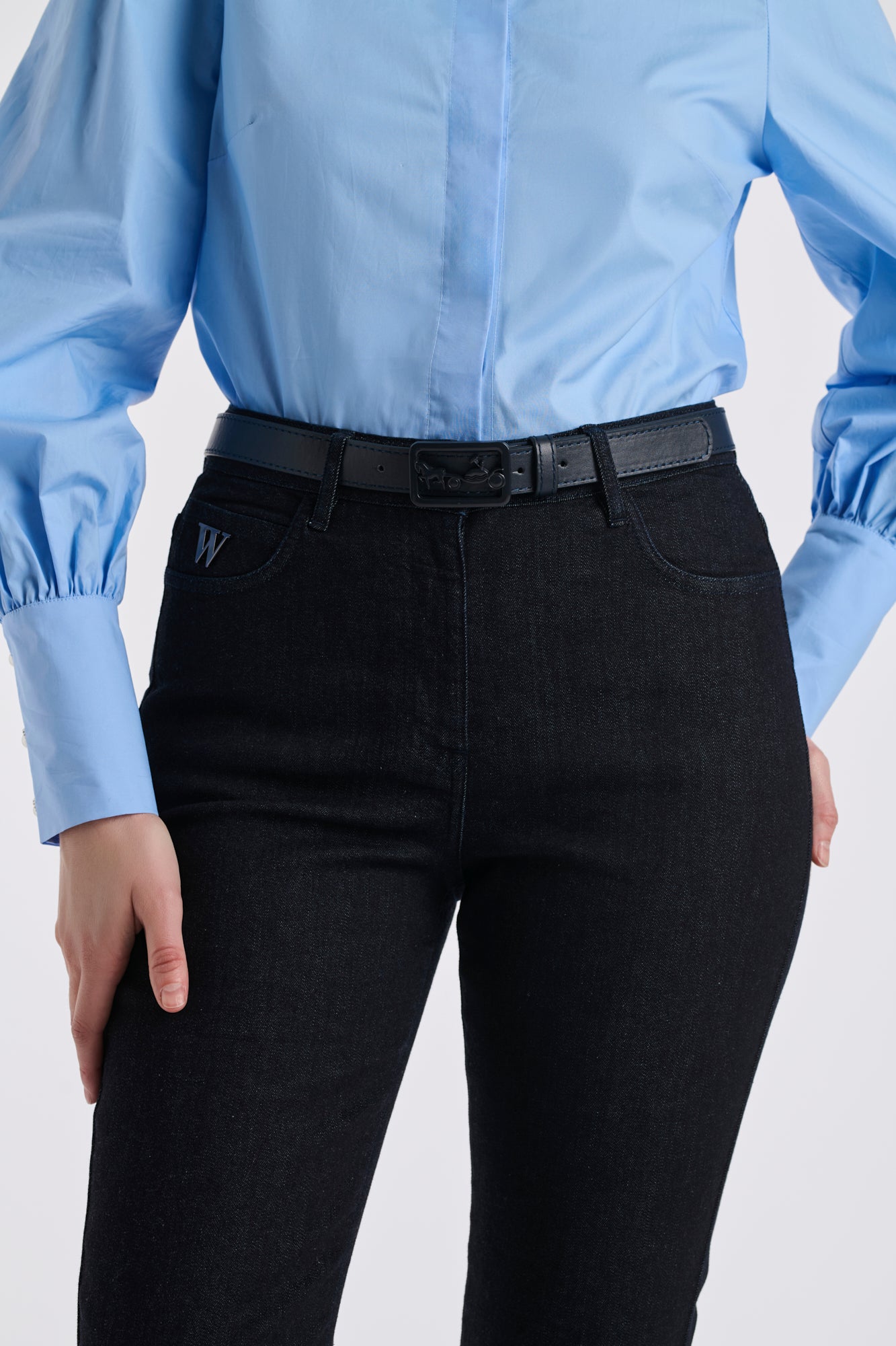 Leather belt with carriage buckle