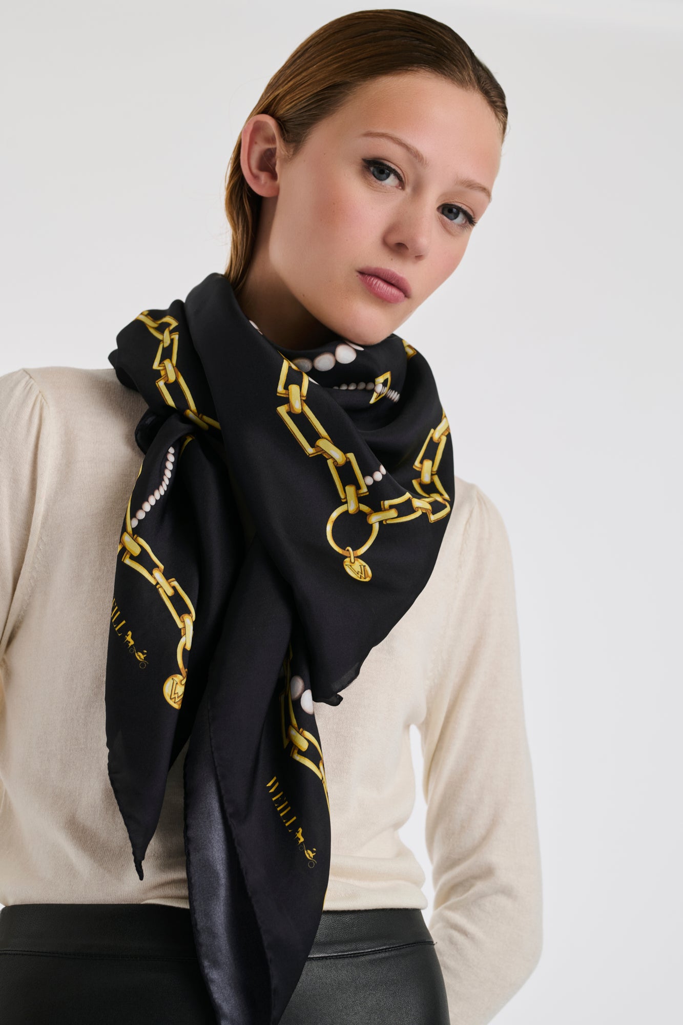 Foulard en soie imprimé bijoux