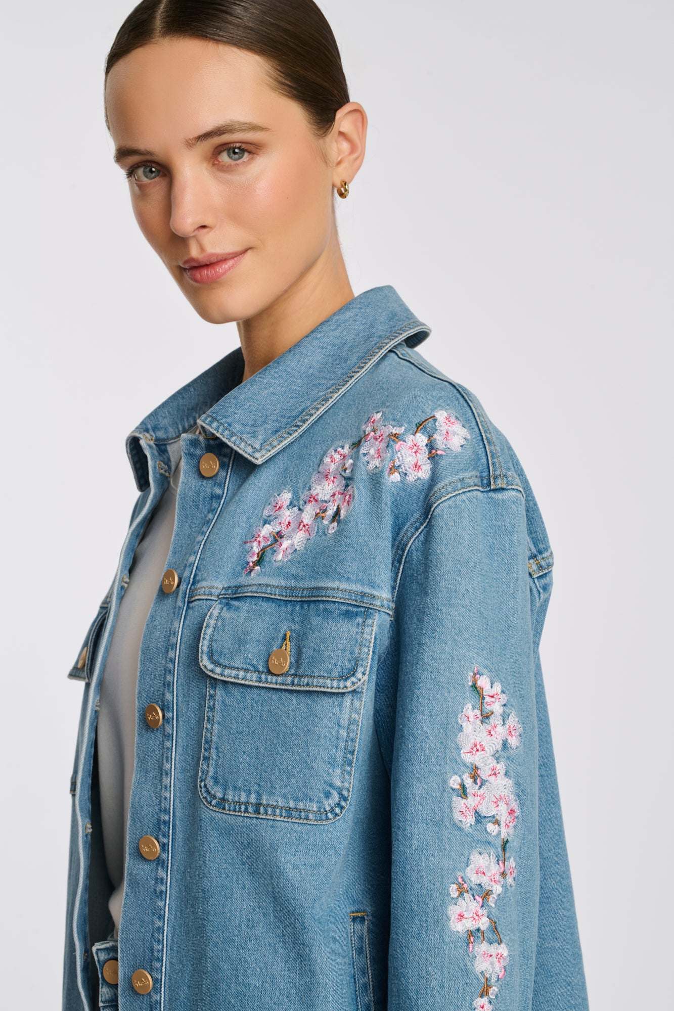 Blouson en jean brodé