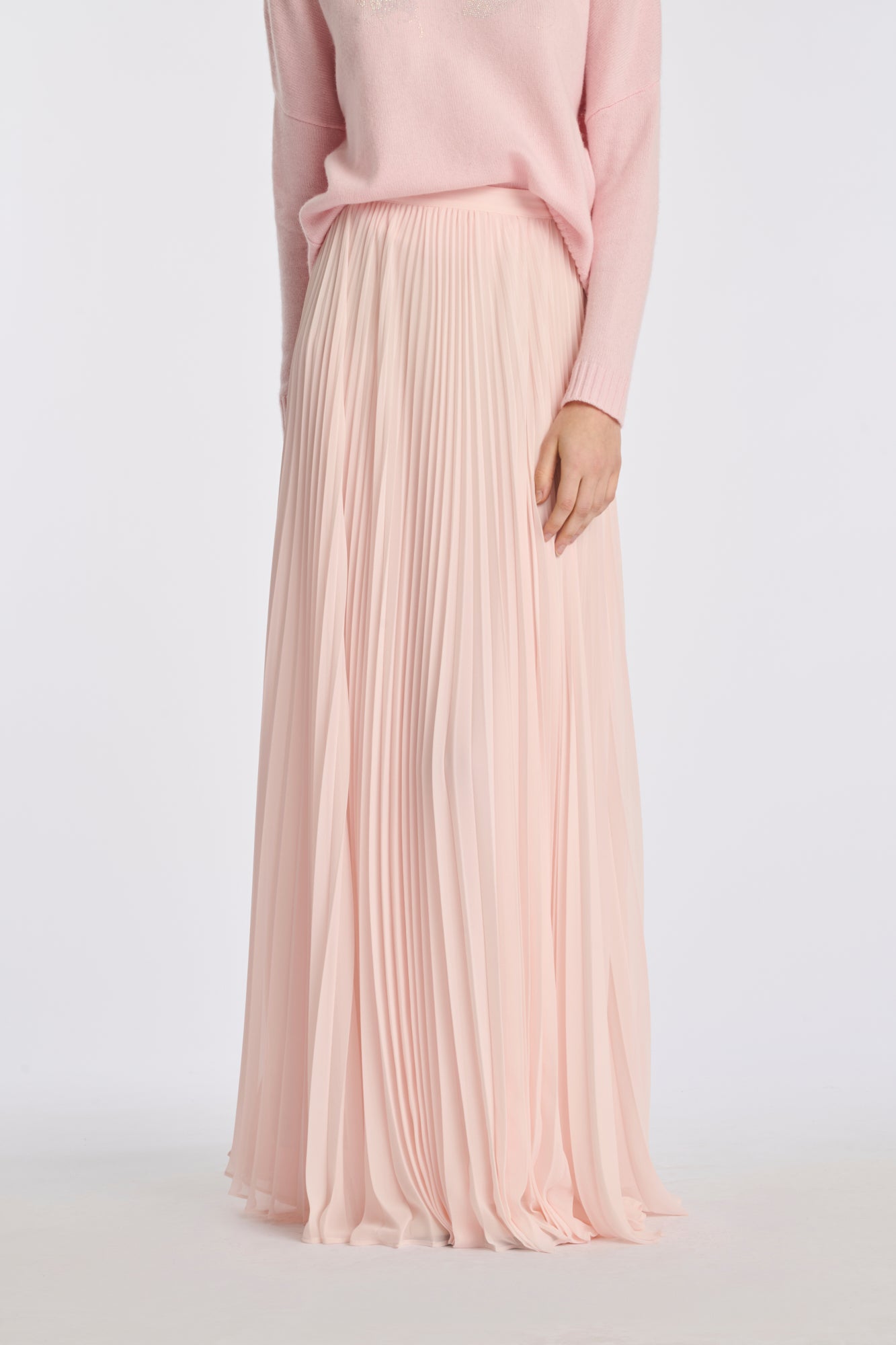 Long pleated skirt