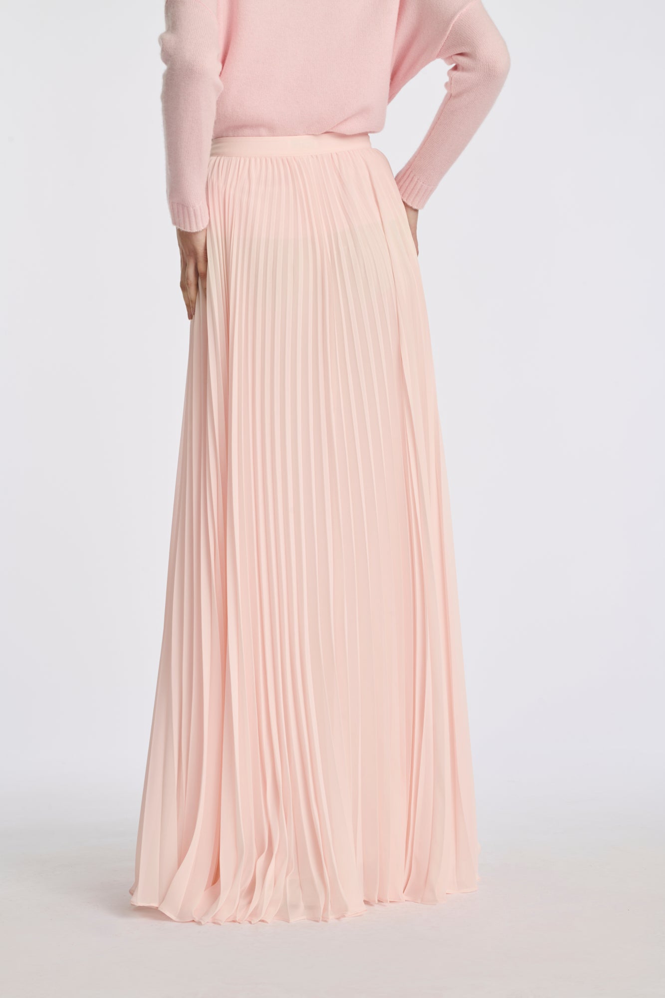 Long pleated skirt