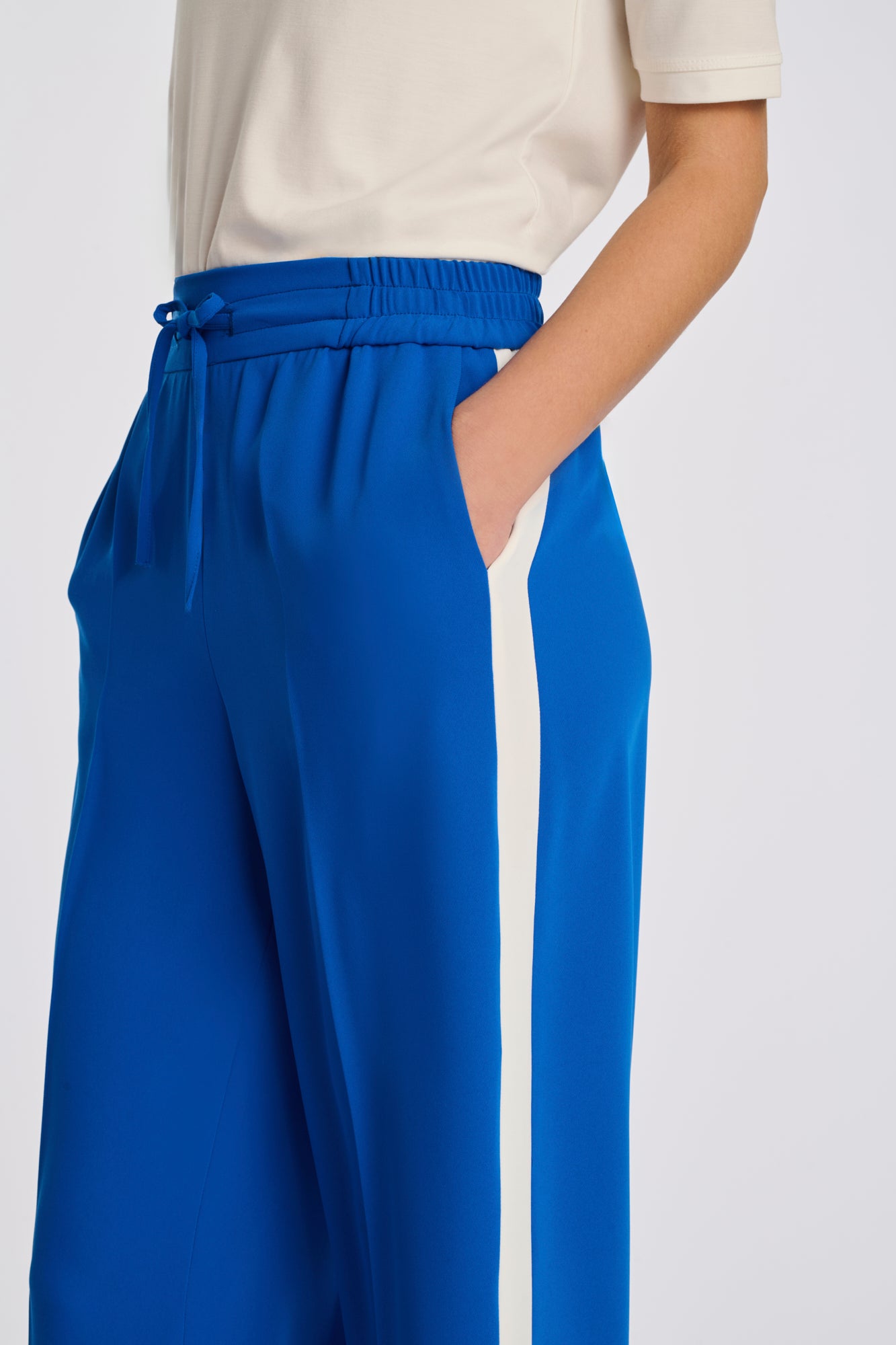 Pantalon élastiqué à bandes