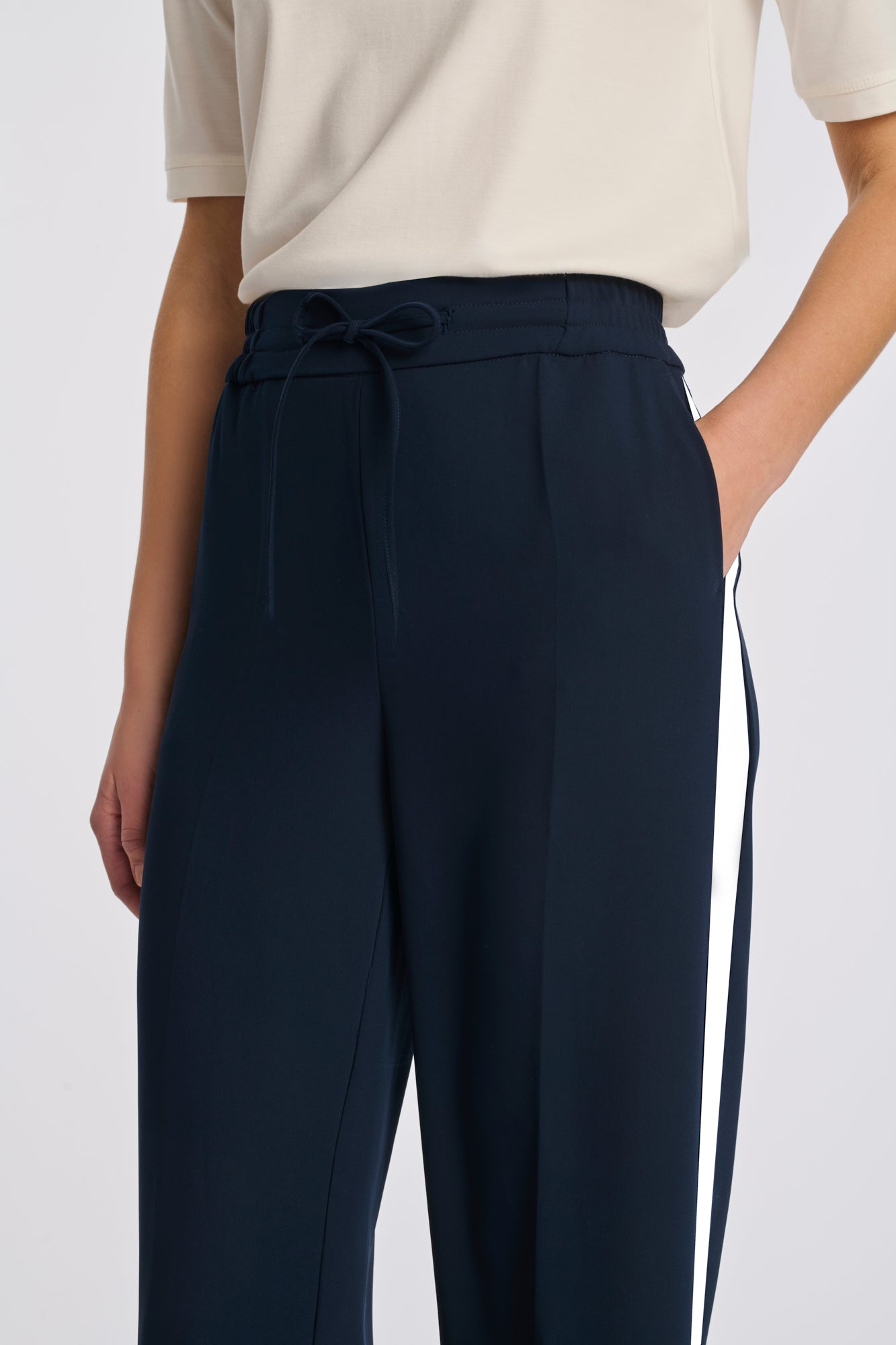 Pantalon élastiqué à bandes