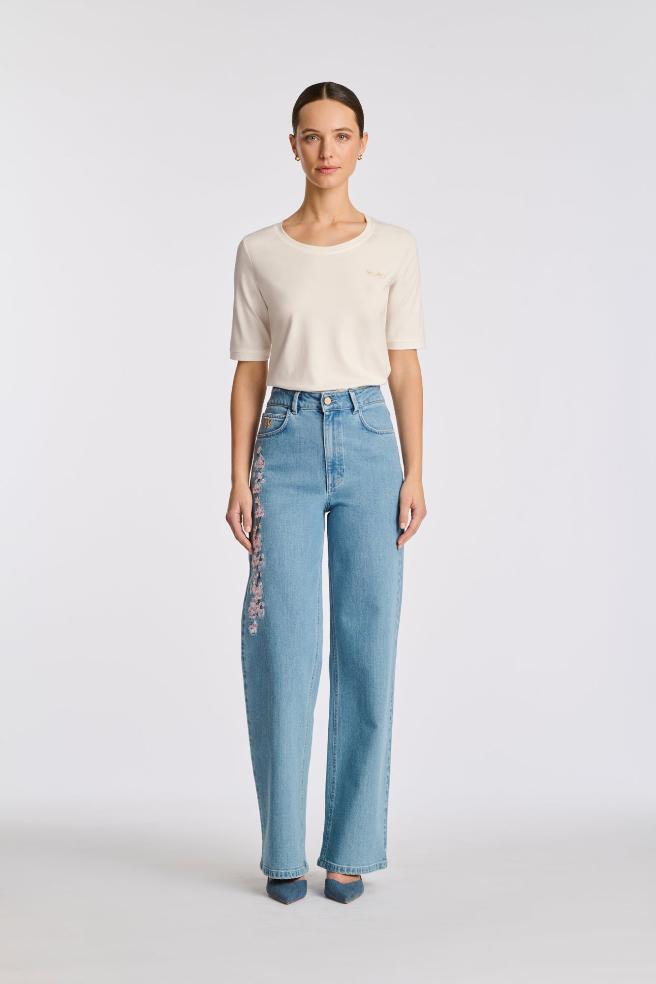 Embroidered wide-leg jeans
