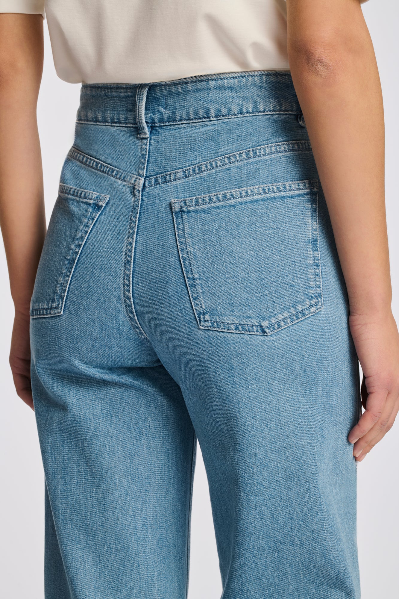 Embroidered wide-leg jeans